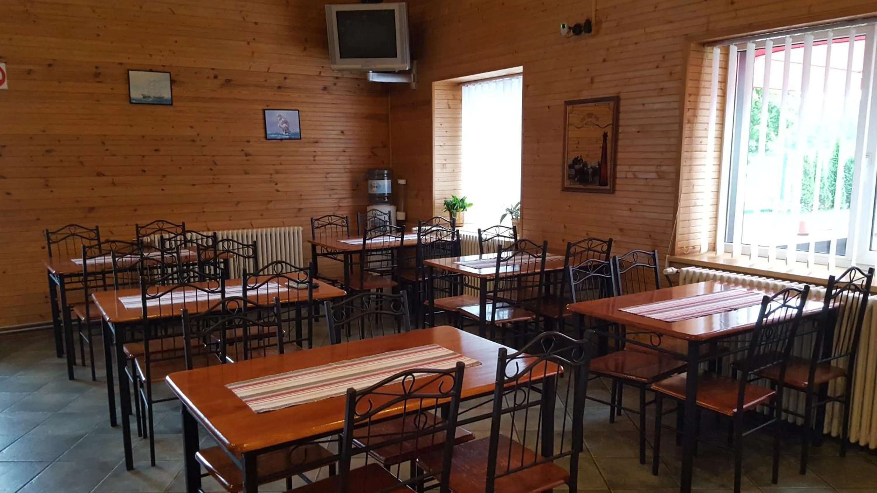 Restaurant/places to eat in Konse Motel and Caravan Camping