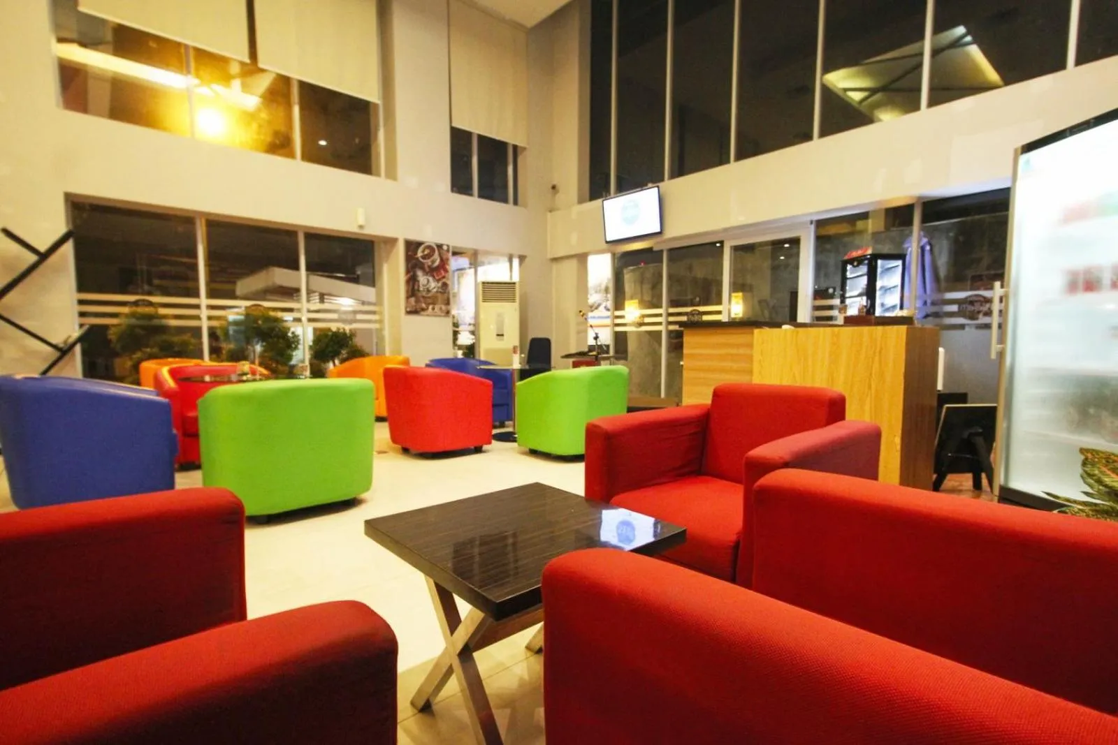 Communal lounge/ TV room in Hotel Dafam Pekanbaru