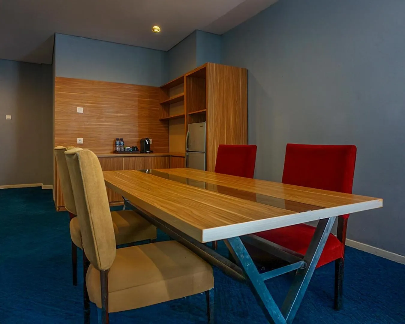 Kitchen or kitchenette in Hotel Dafam Pekanbaru