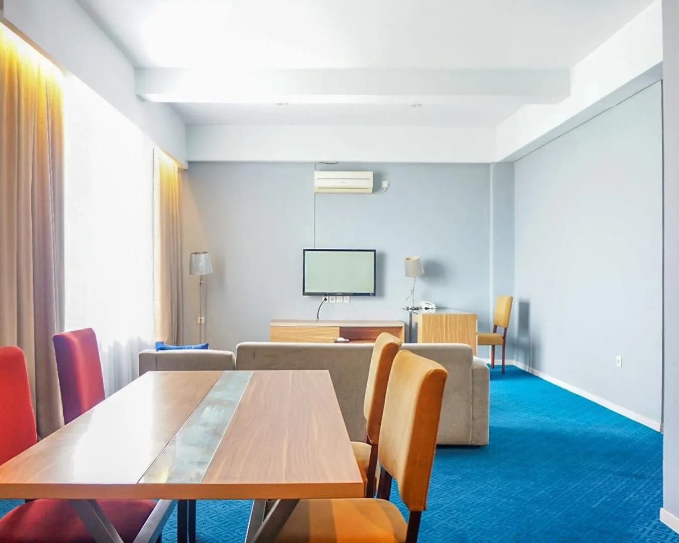 TV and multimedia in Hotel Dafam Pekanbaru