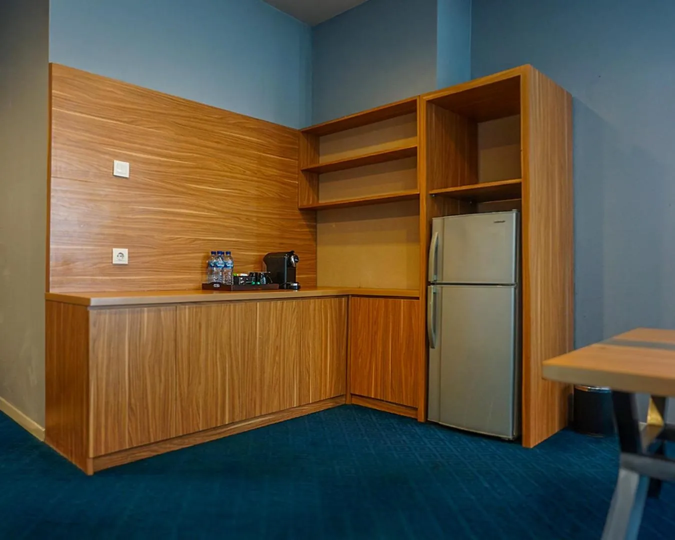 Kitchen or kitchenette in Hotel Dafam Pekanbaru