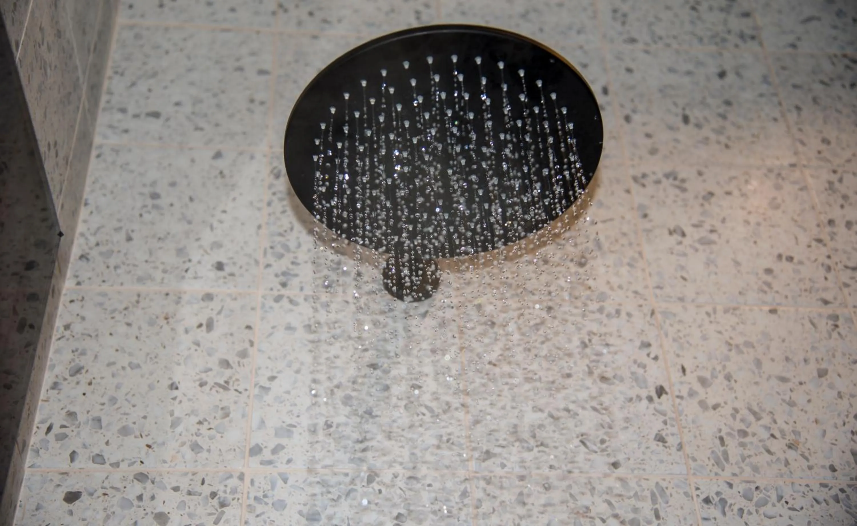 Shower in Cretan Berry Sarpaki