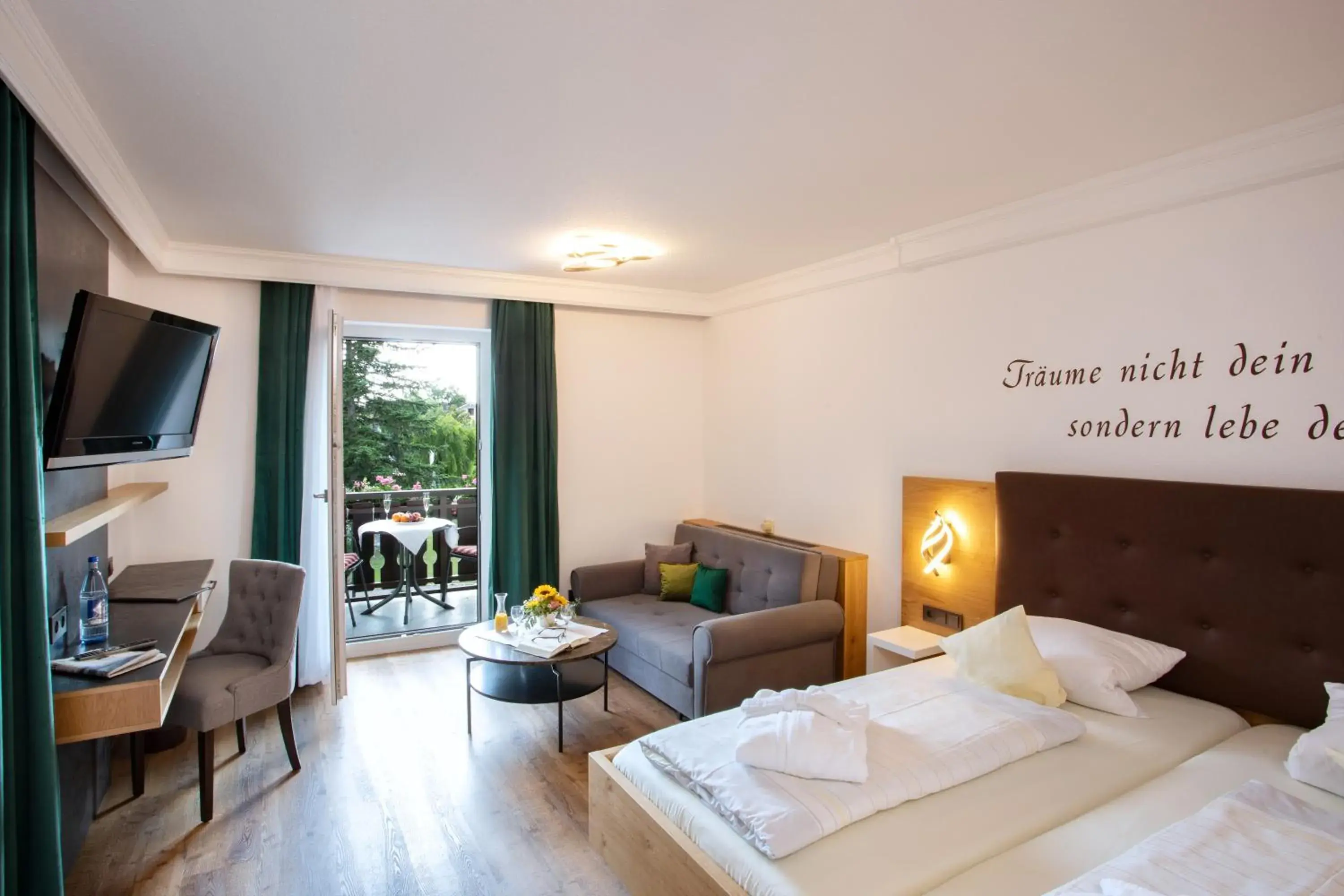 Double Room with Garden View in Gräfliches Hotel Alte Post Double Room with Garden View in Gräfliches Hotel Alte Post