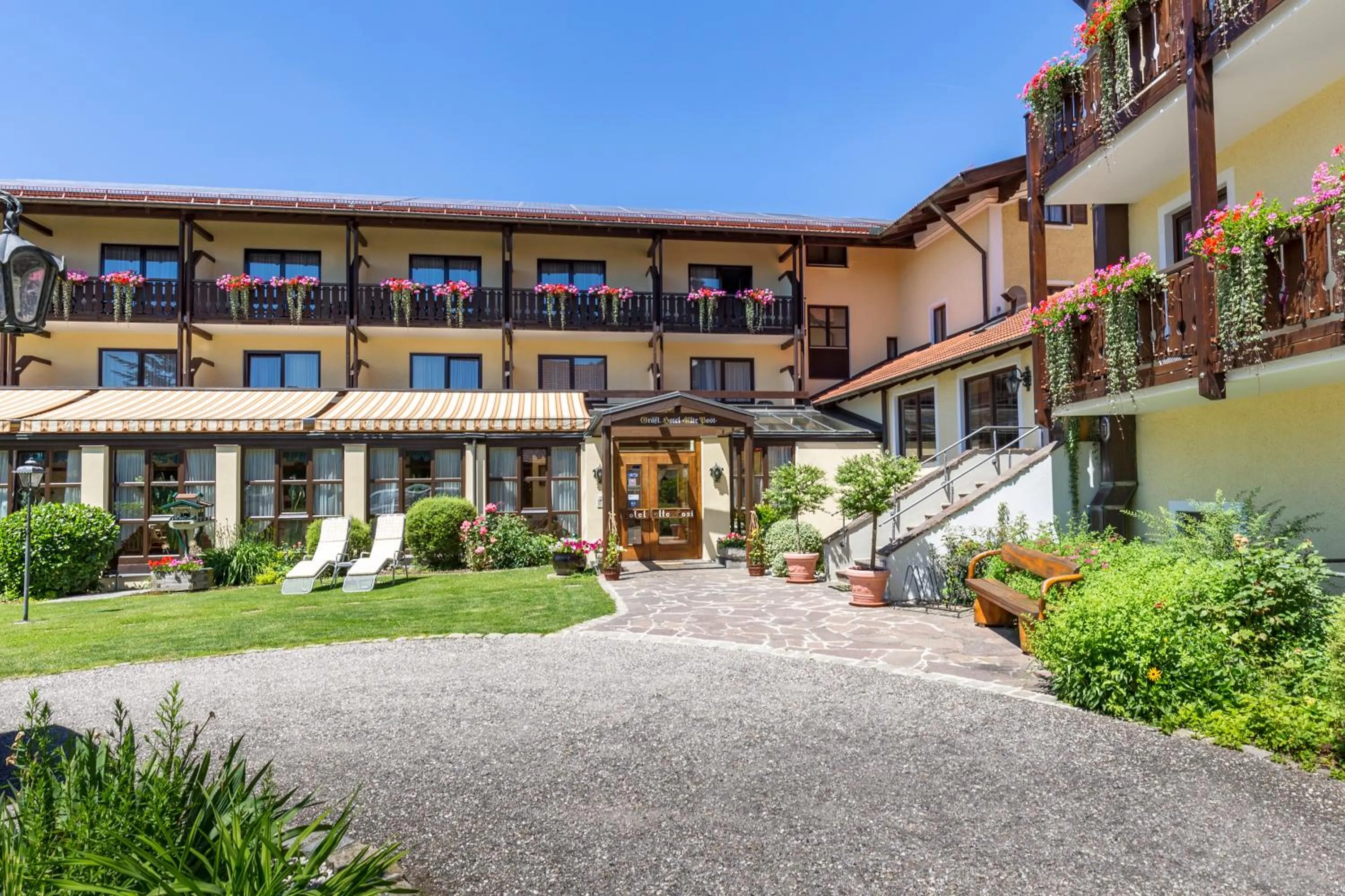 Property building in Gräfliches Hotel Alte Post