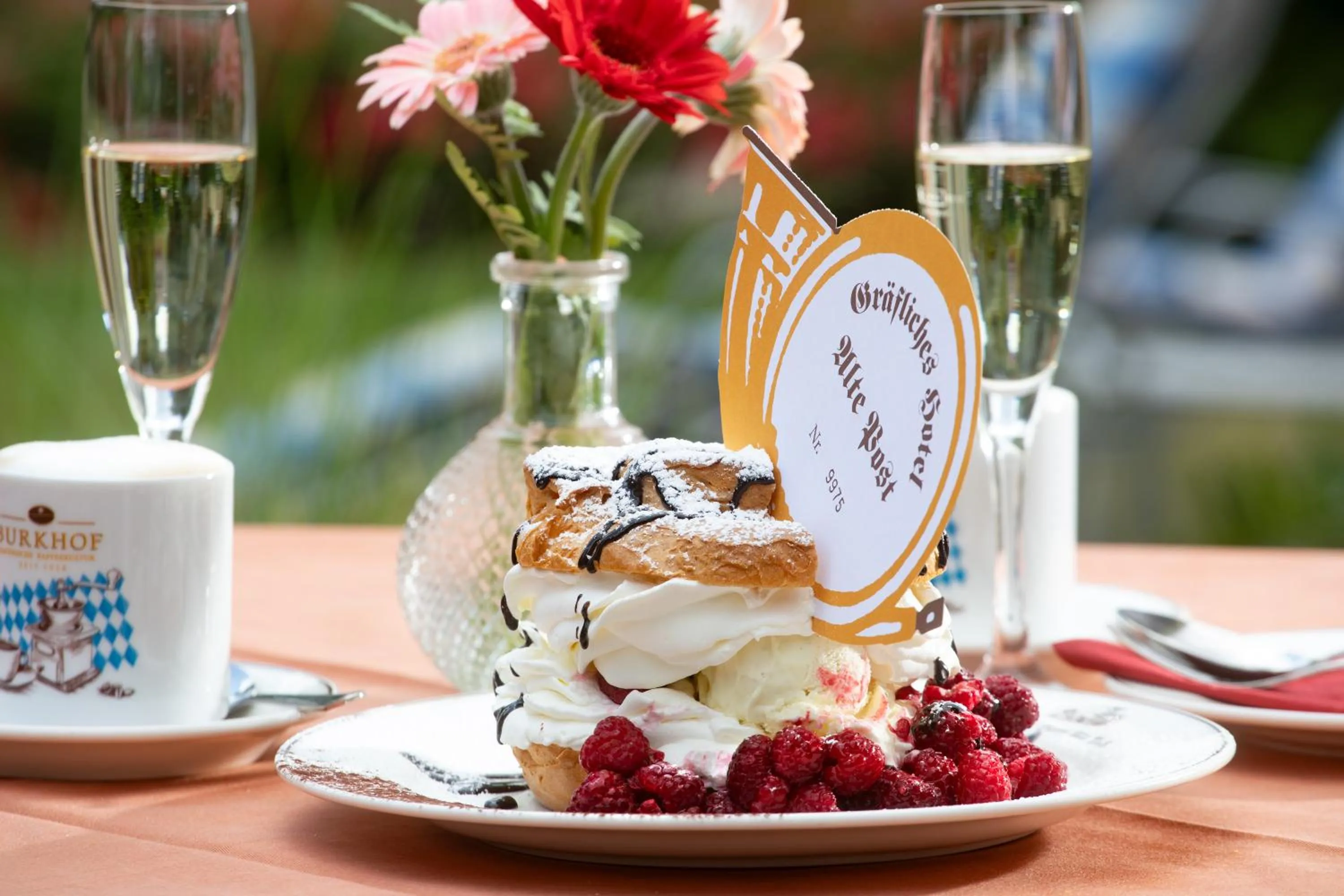 Restaurant/places to eat in Gräfliches Hotel Alte Post