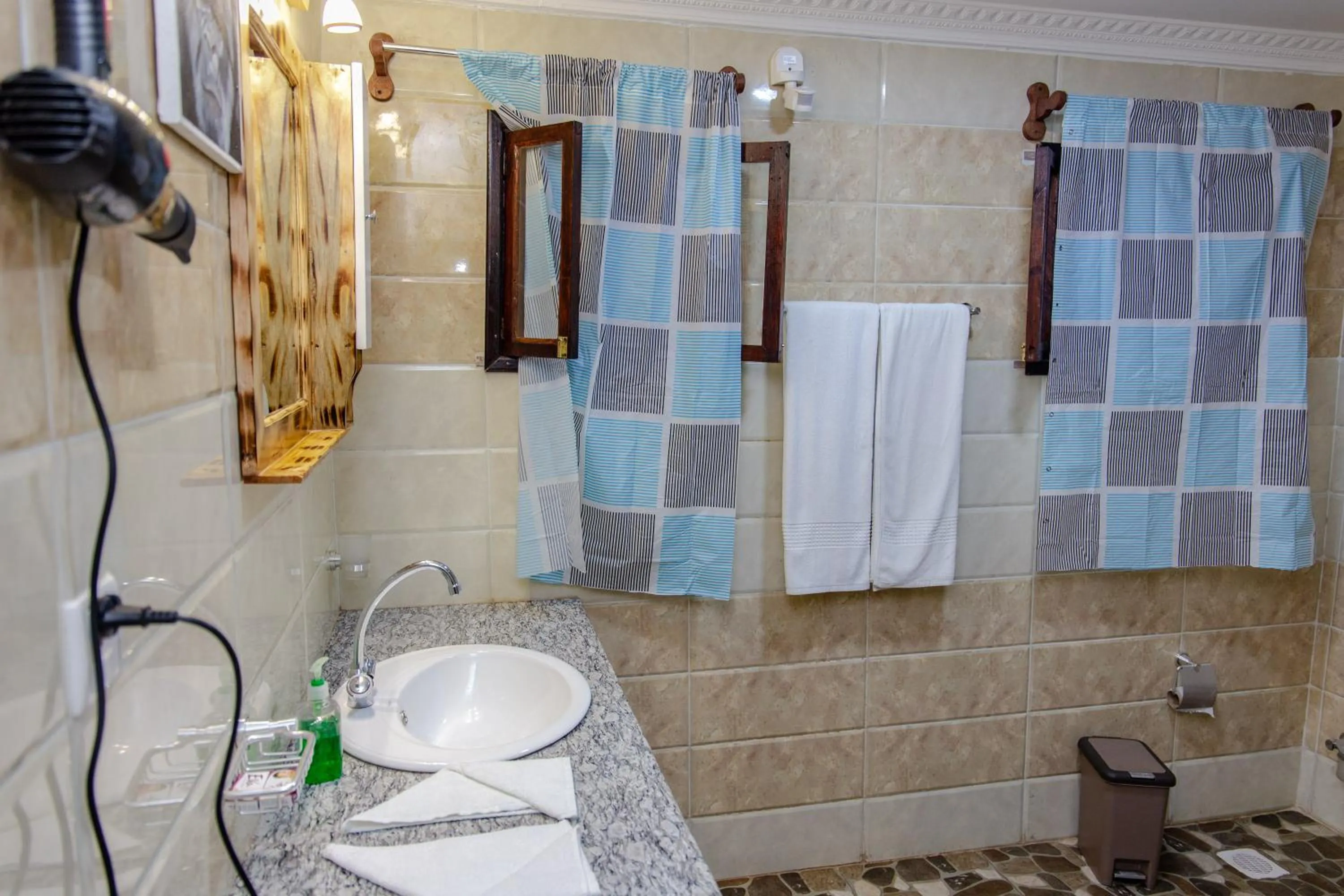 Bathroom in Ingagi Park View Lodge