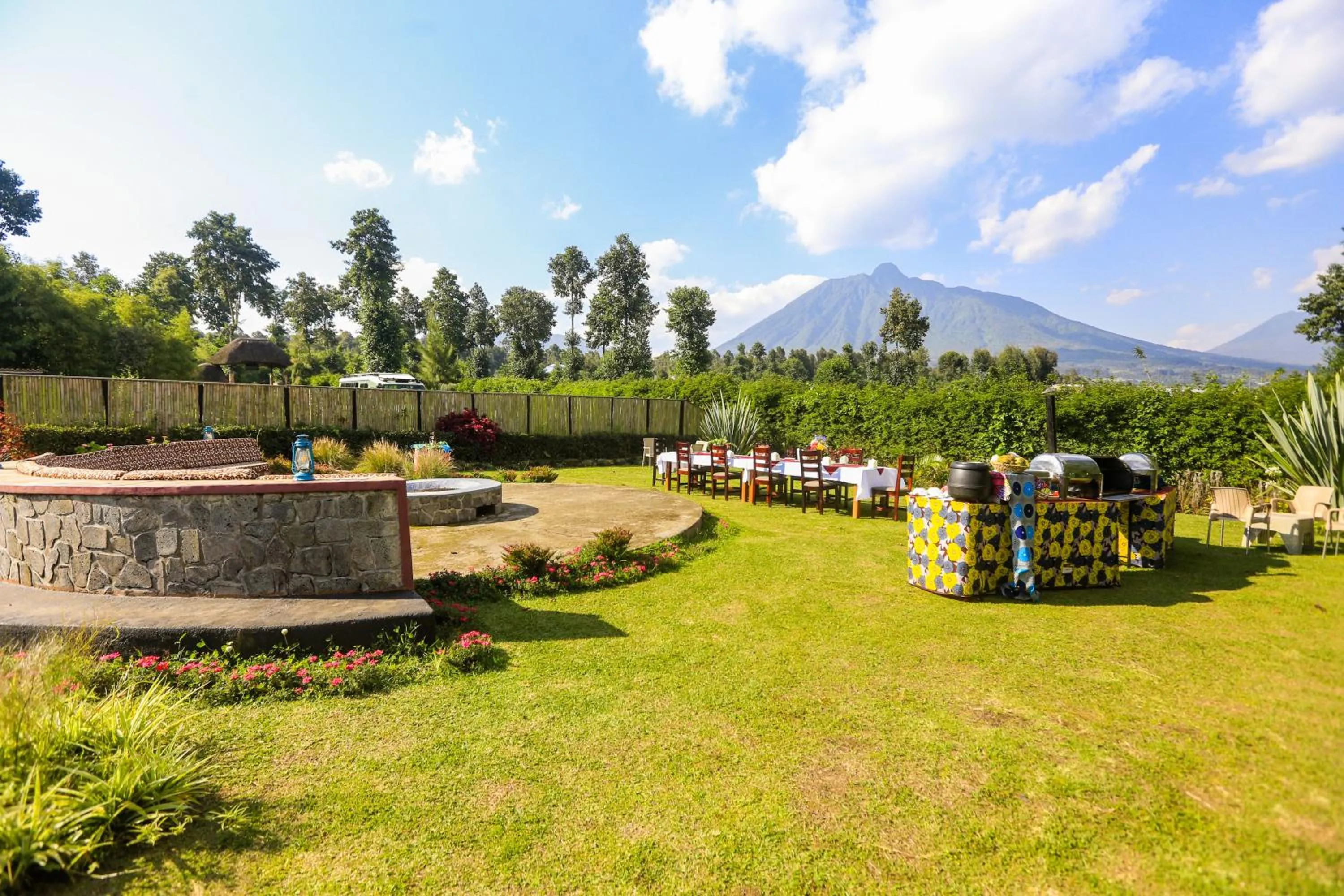 Ingagi Park View Lodge