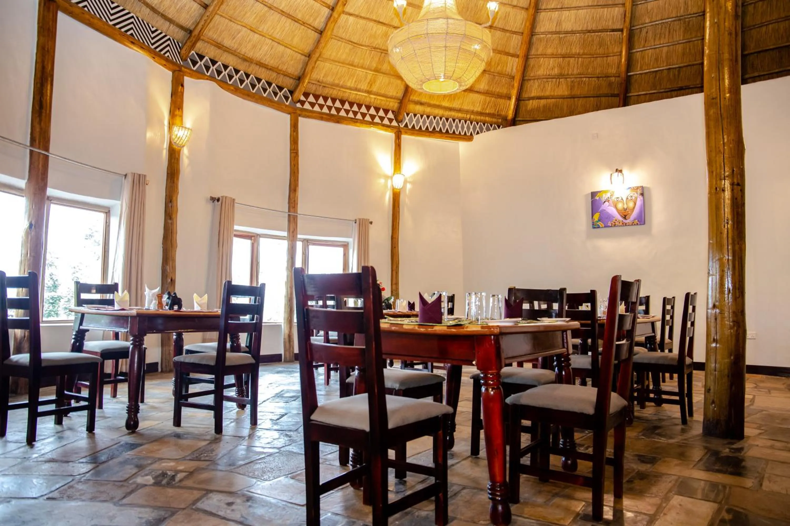 Restaurant/places to eat in Ingagi Park View Lodge