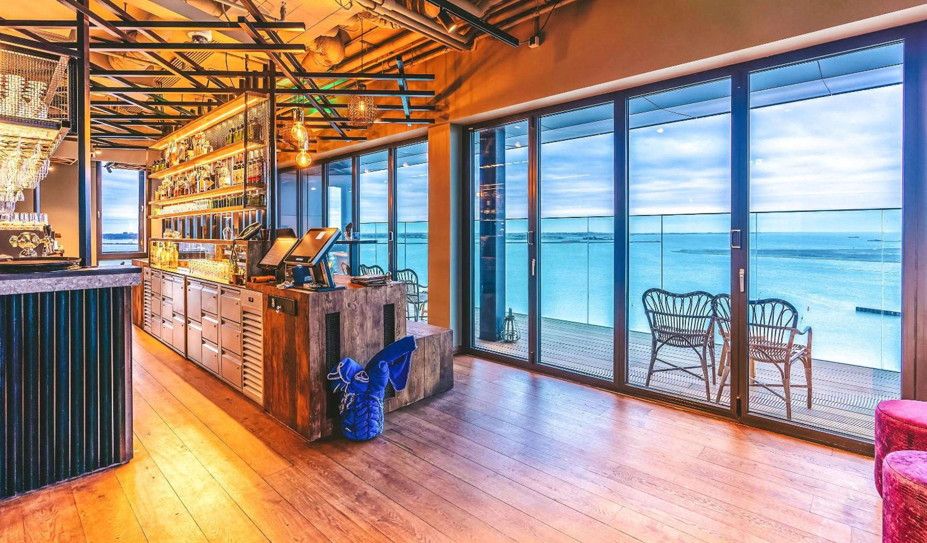 Lounge or bar in Four Elements Hotel