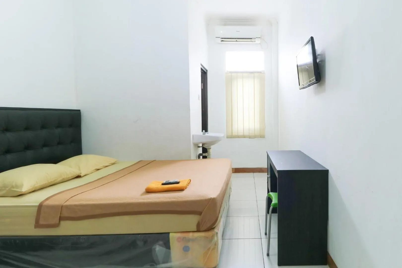 Bedroom, Bed in Riviera Residence