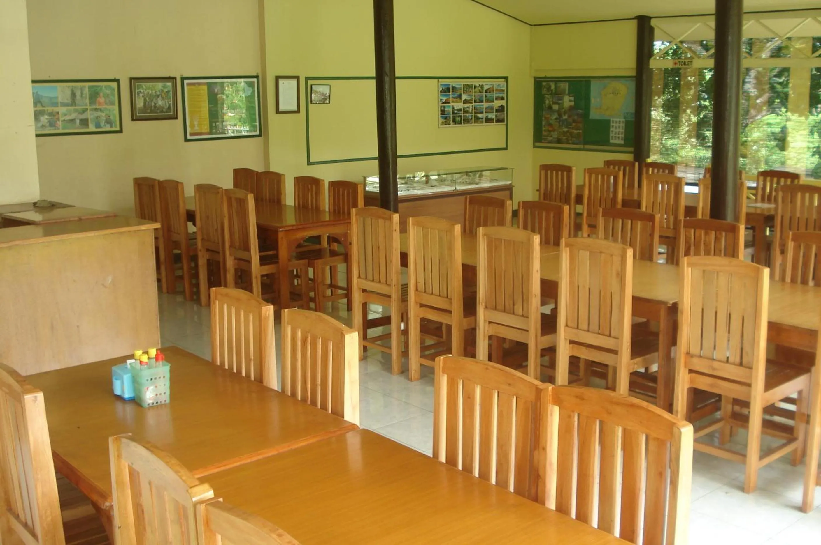 Restaurant/places to eat in Lembah Rinjani Villa & Resto Syariah by ecommerceloka