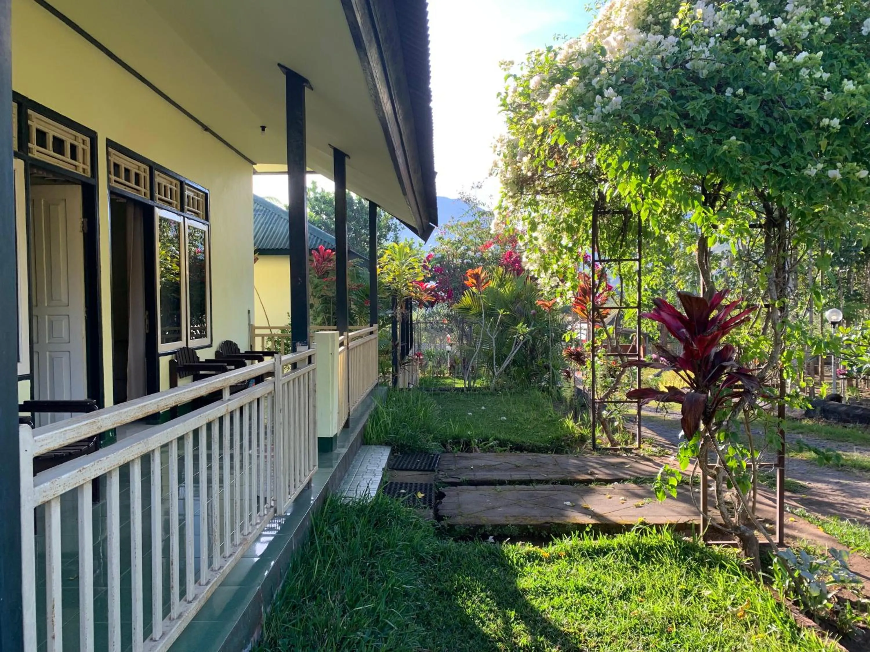 Garden in Lembah Rinjani Villa & Resto Syariah by ecommerceloka