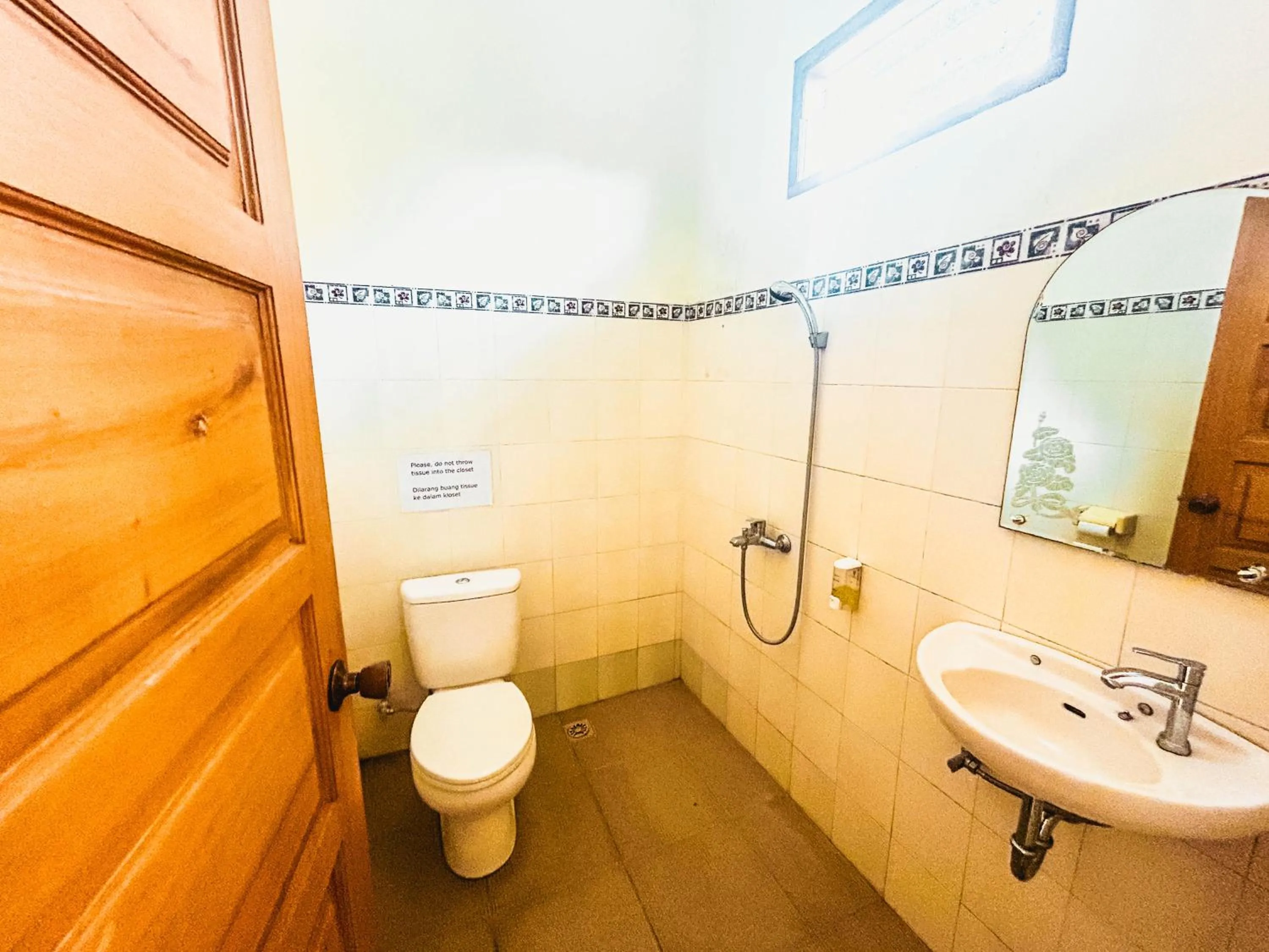 Shower in Lembah Rinjani Villa & Resto Syariah by ecommerceloka