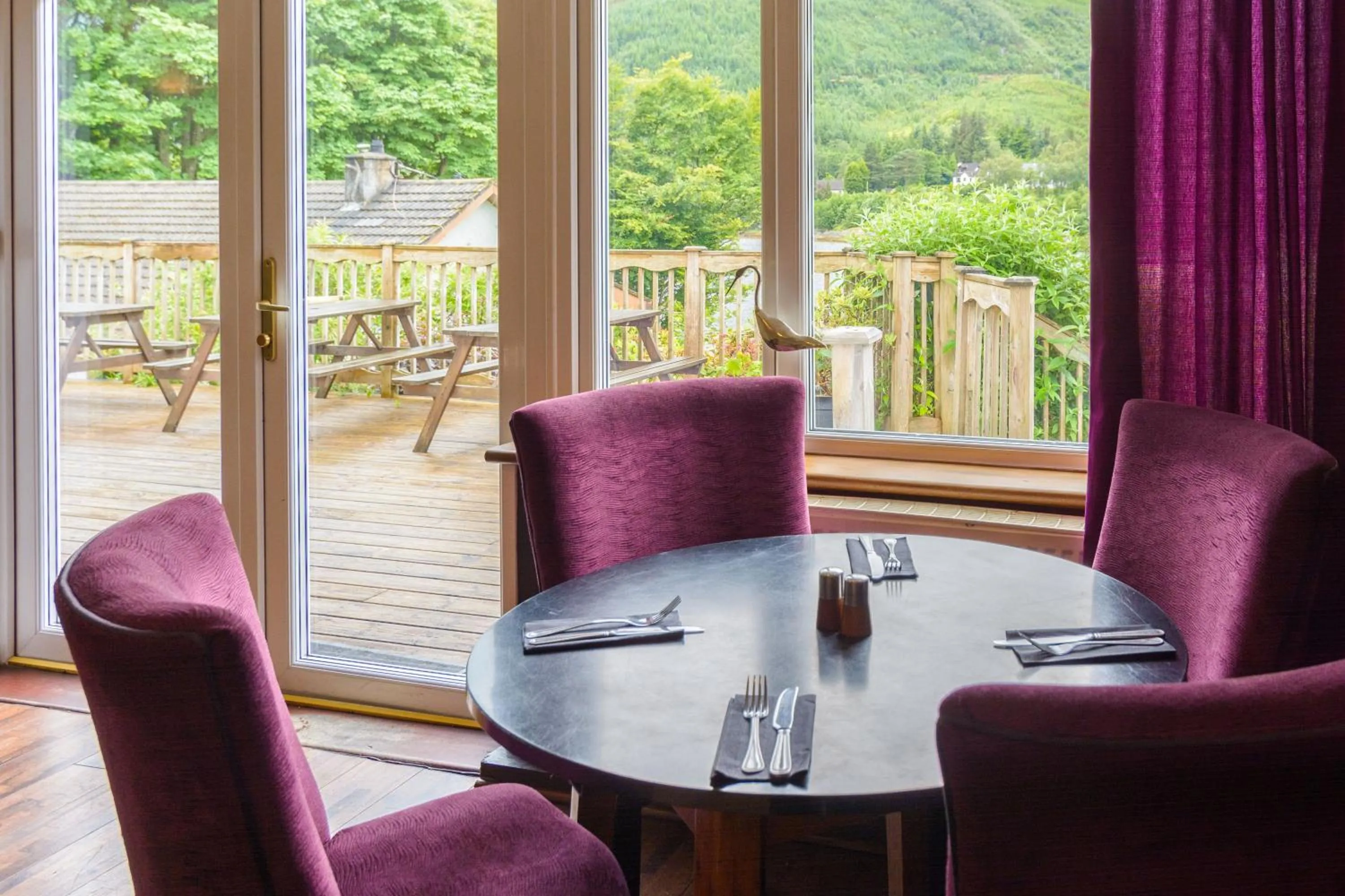 Restaurant/places to eat in Loch Leven Hotel & Distillery