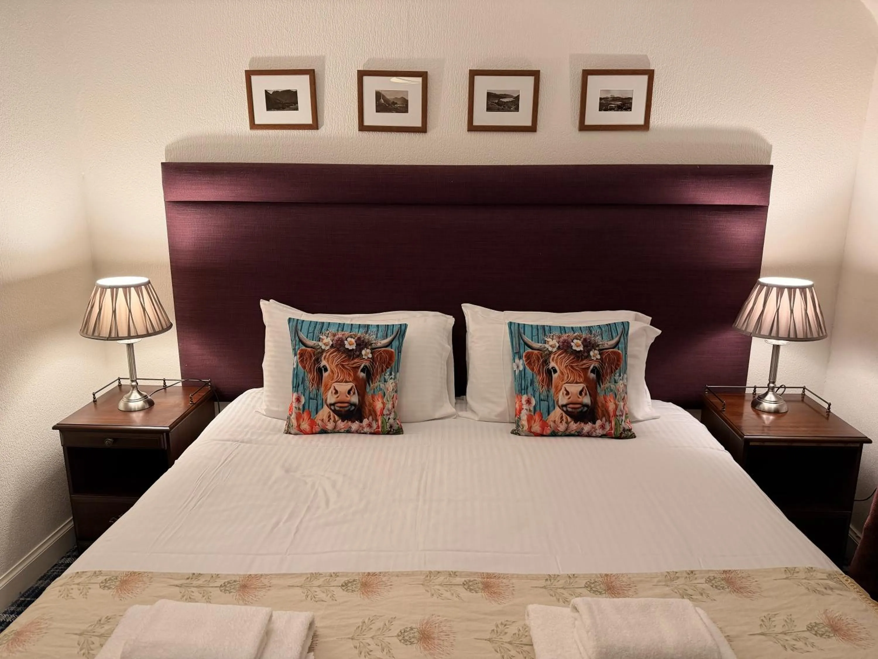 Bedroom, Bed in Loch Leven Hotel & Distillery