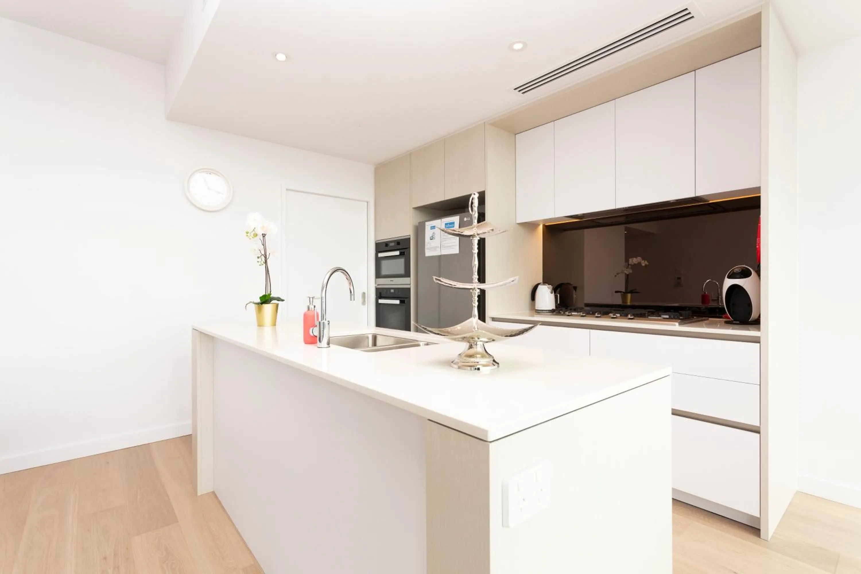 Kitchen or kitchenette in Melbourne Private Apartments - Collins Wharf Waterfront, Docklands