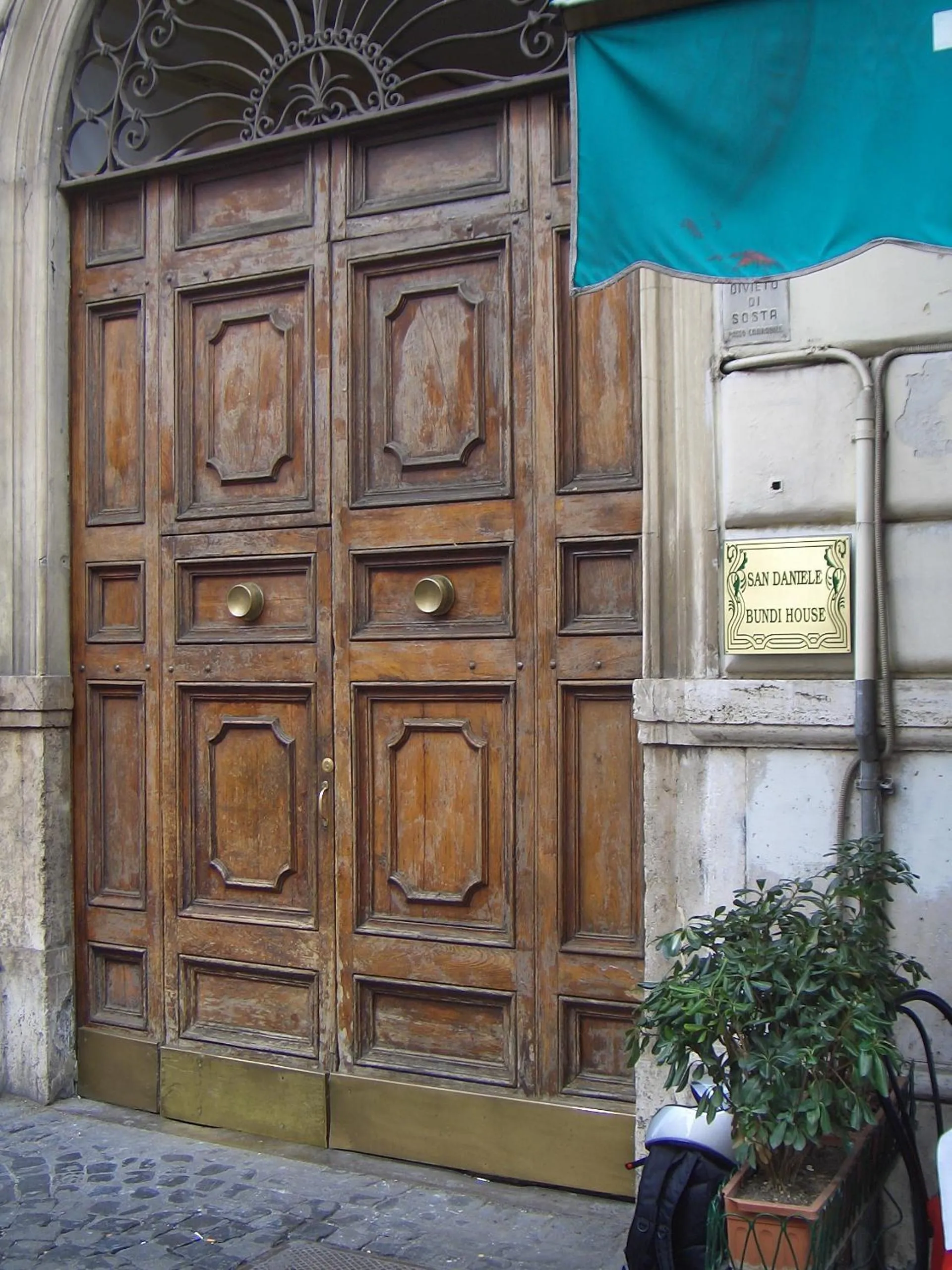 Facade/entrance in San Daniele Bundi House