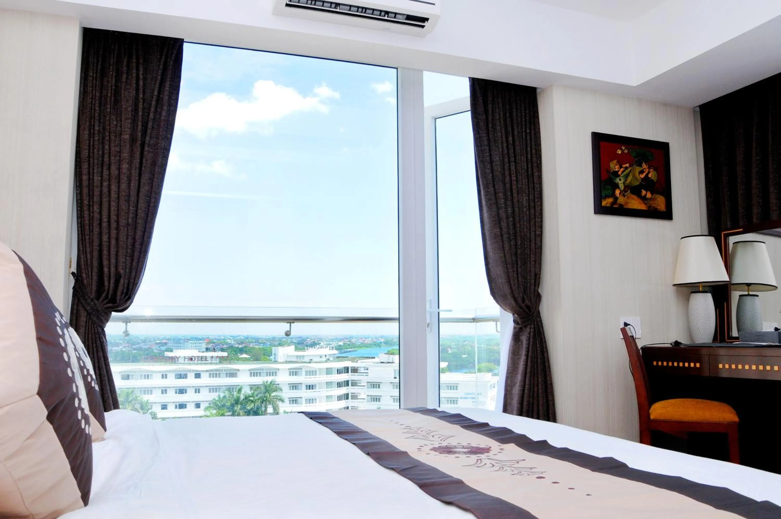 Deluxe Double Room with River View in Moonlight Hotel Hue