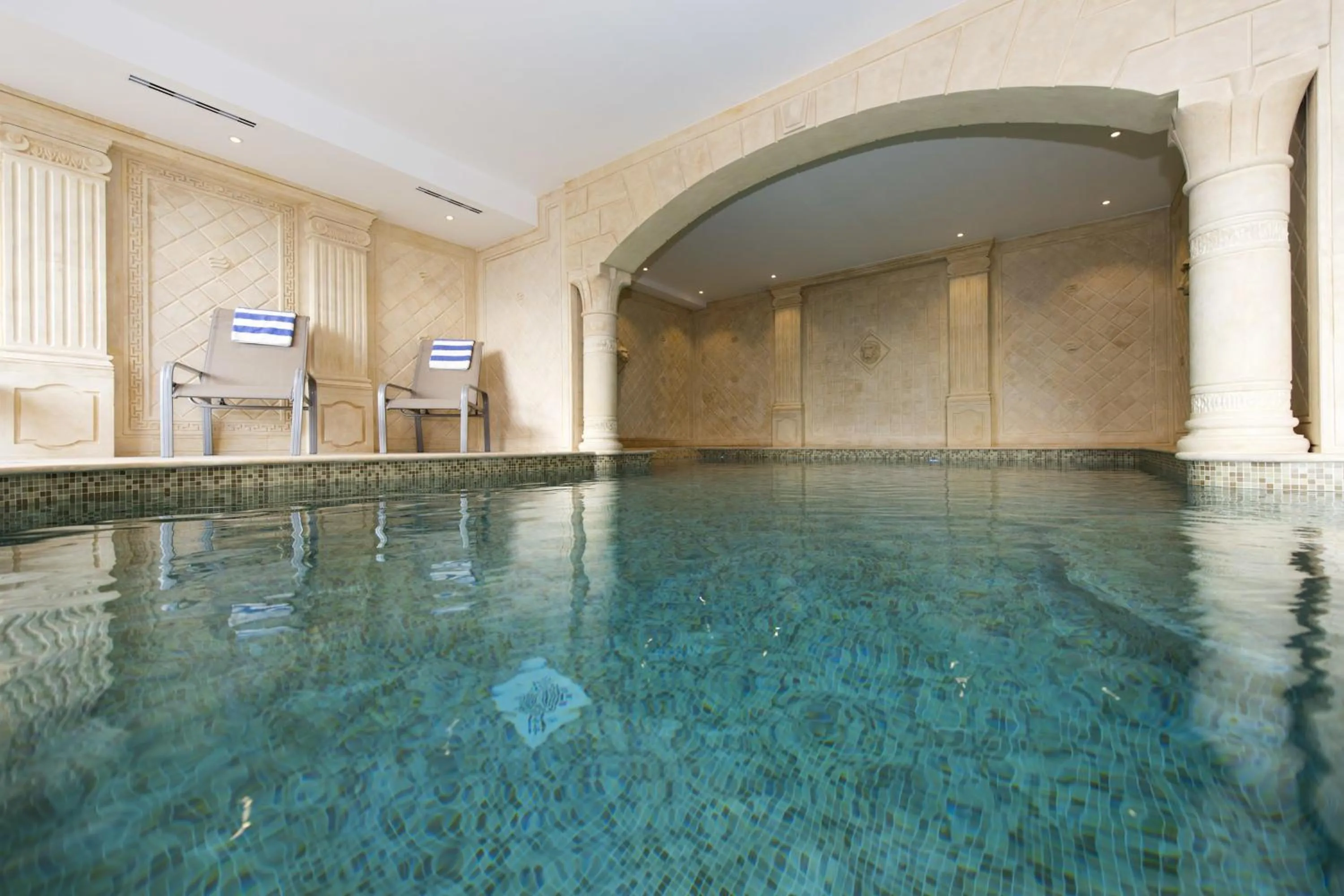 Swimming pool in Alexain Hotel Restaurant & Wellness - Colmar Ouest