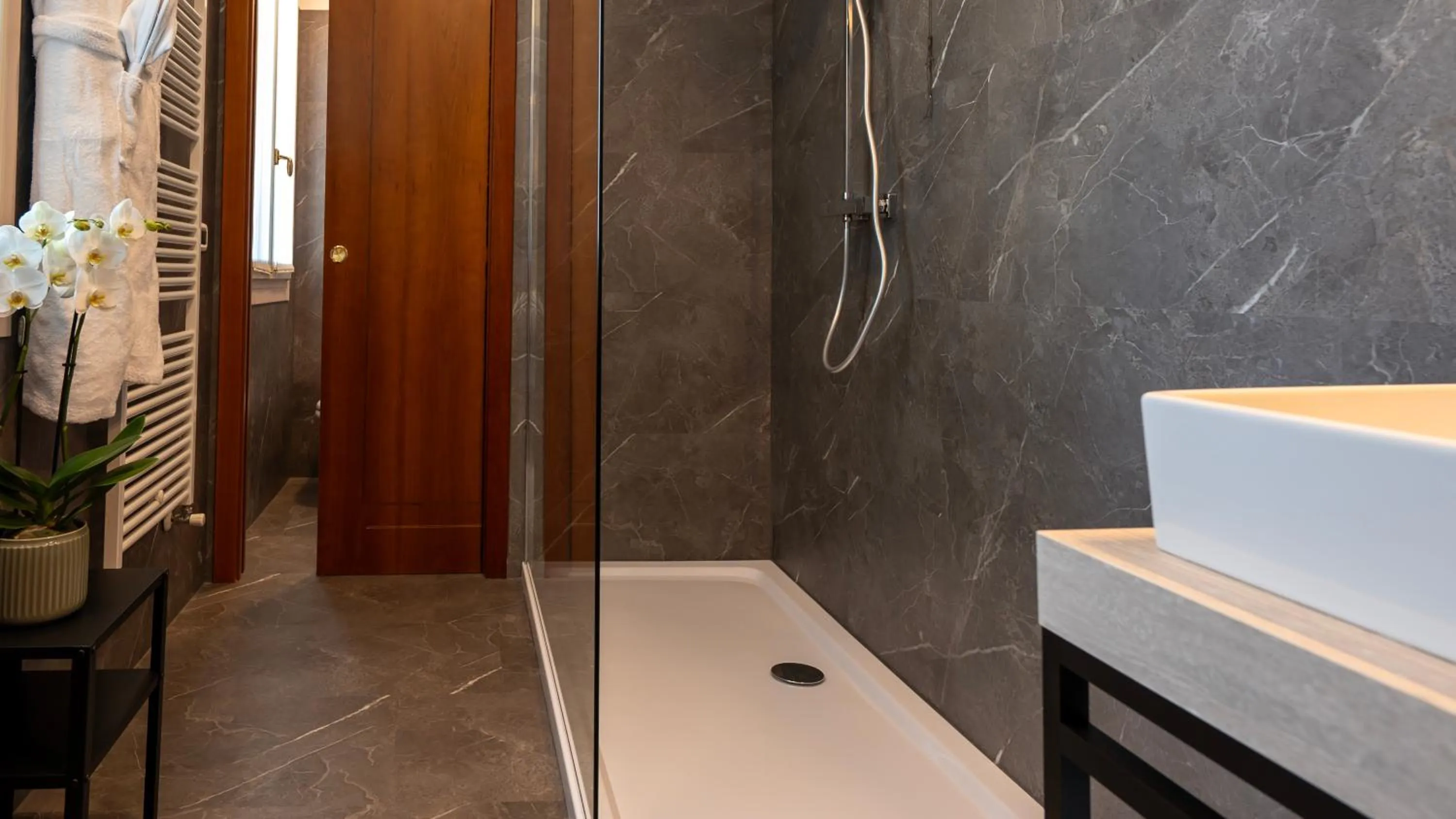 Bathroom in Gardone Palace Hotel