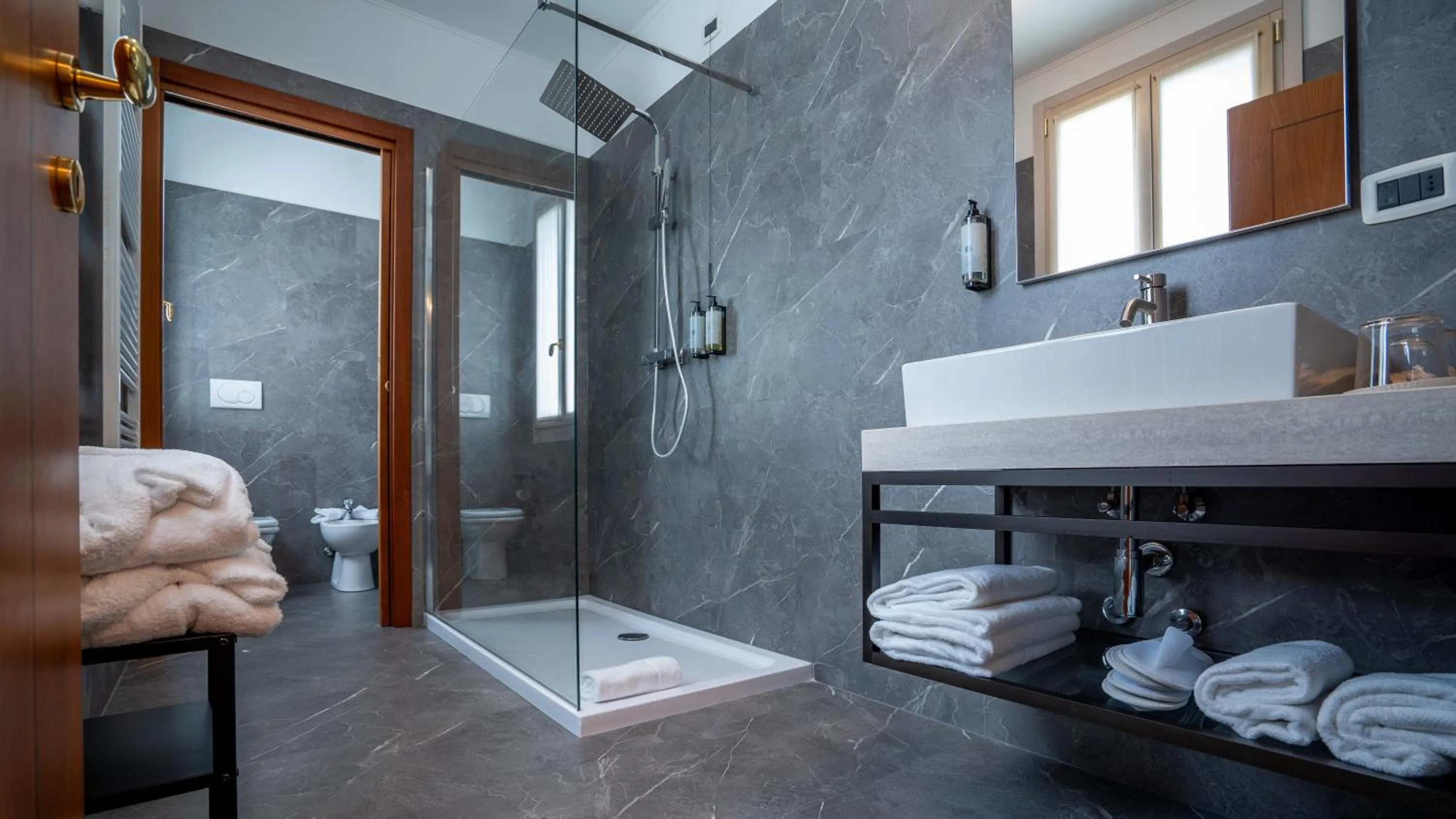 Bathroom in Gardone Palace Hotel