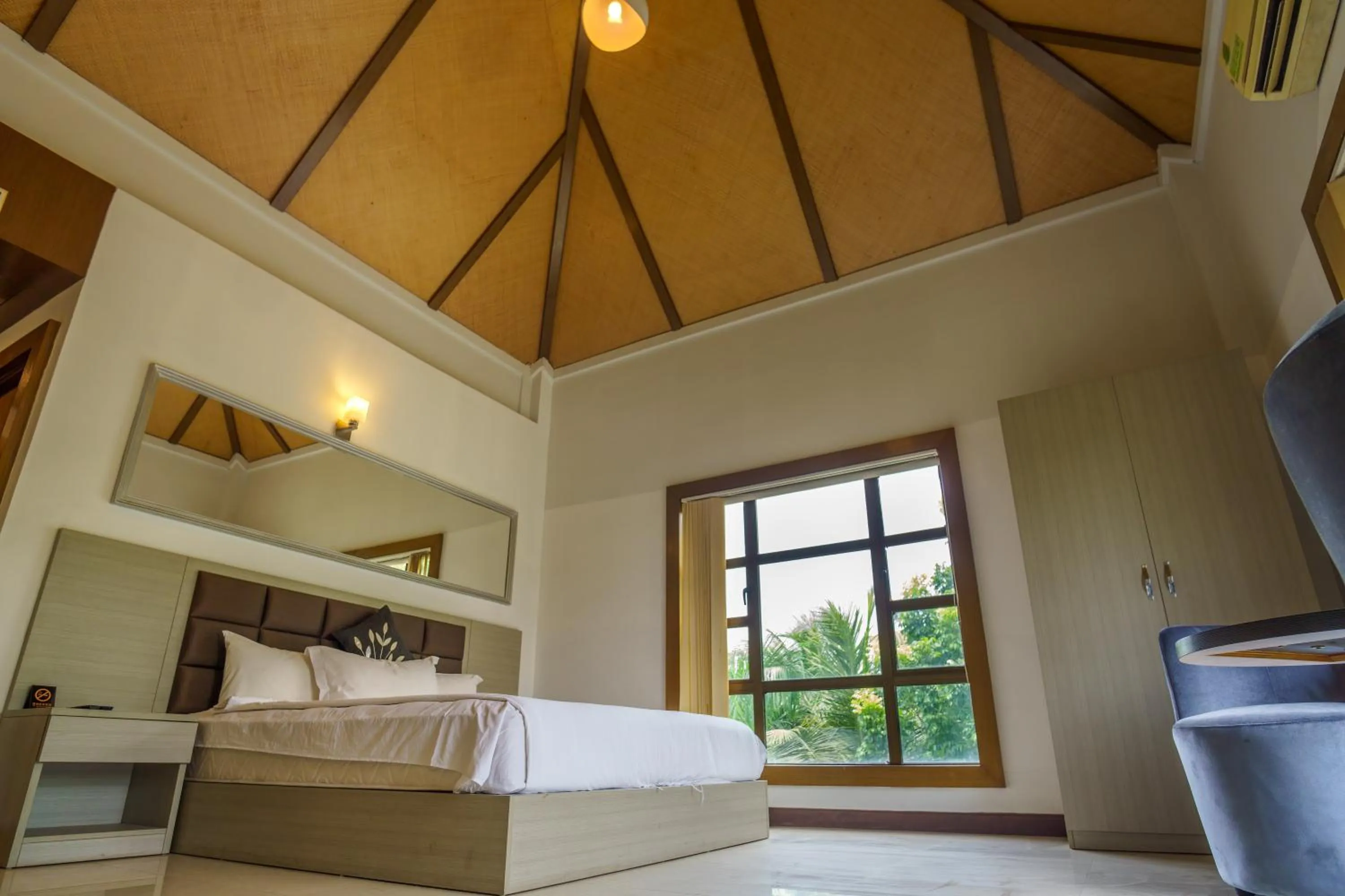 Bed in Aristocrat Hotel, New Town, Kolkata