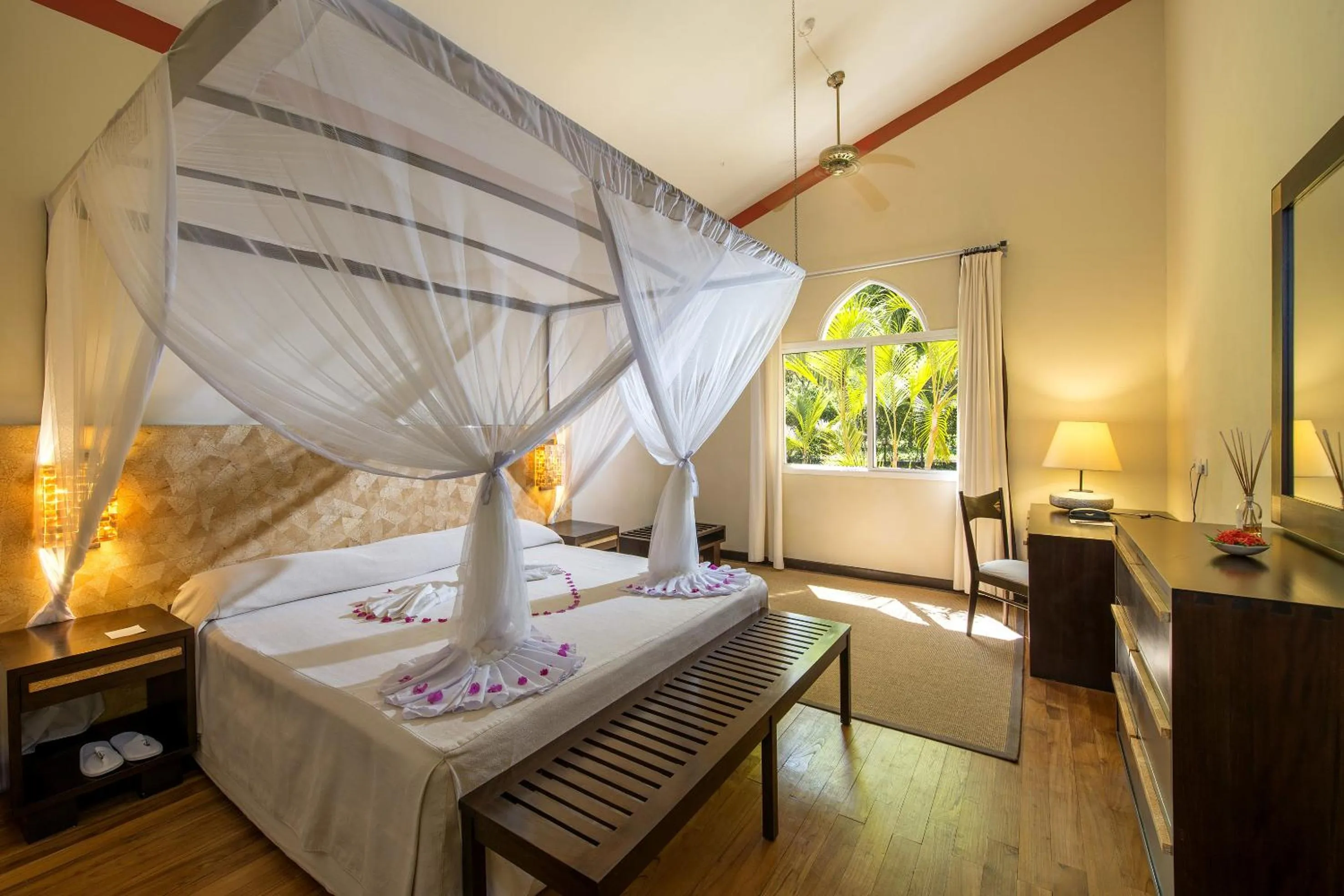 Bedroom in Diamonds Dream of Africa