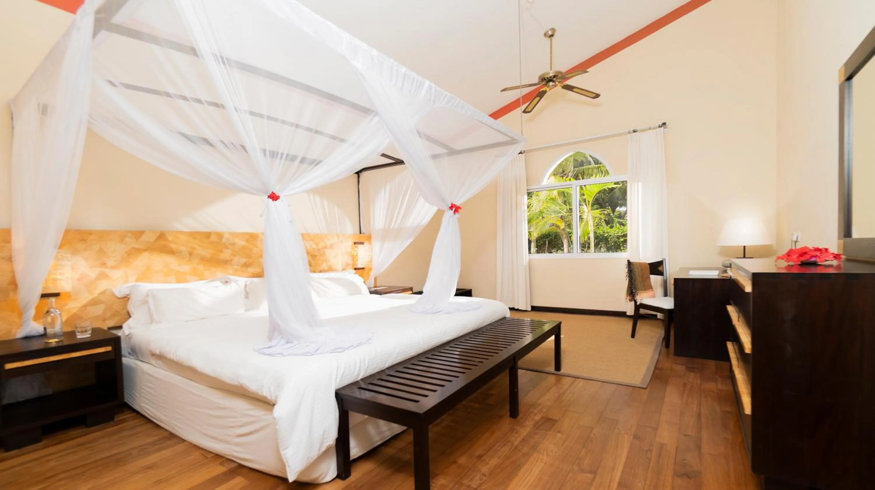 Photo of the whole room in Diamonds Dream of Africa