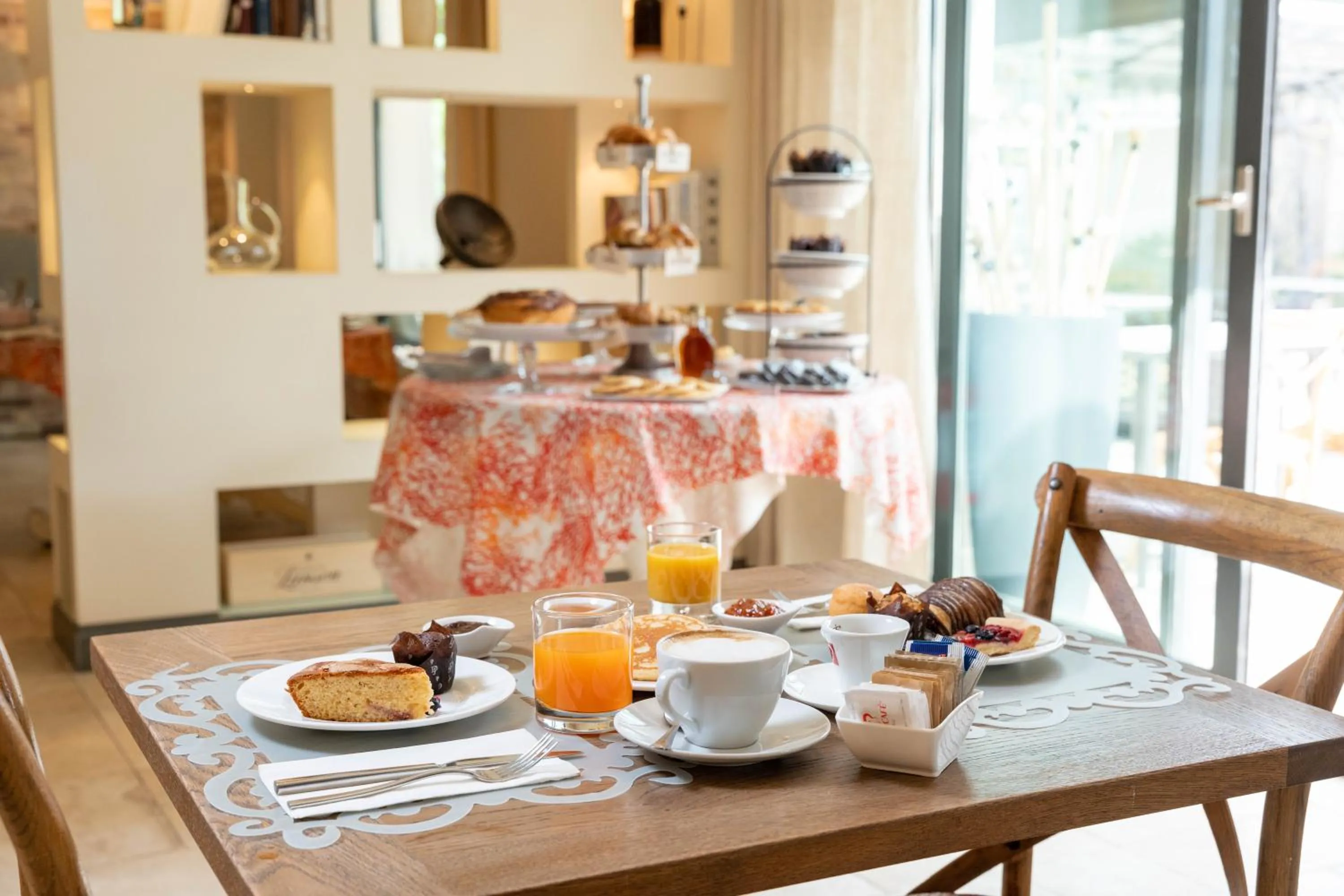 Breakfast in Hotel 900