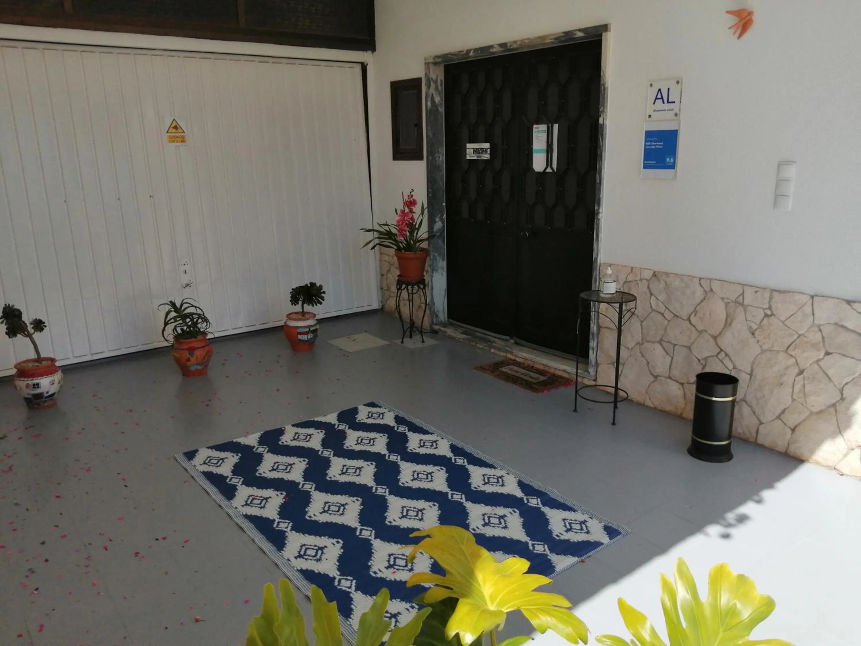 Facade/entrance in BB Silvercoast Casa das Flores