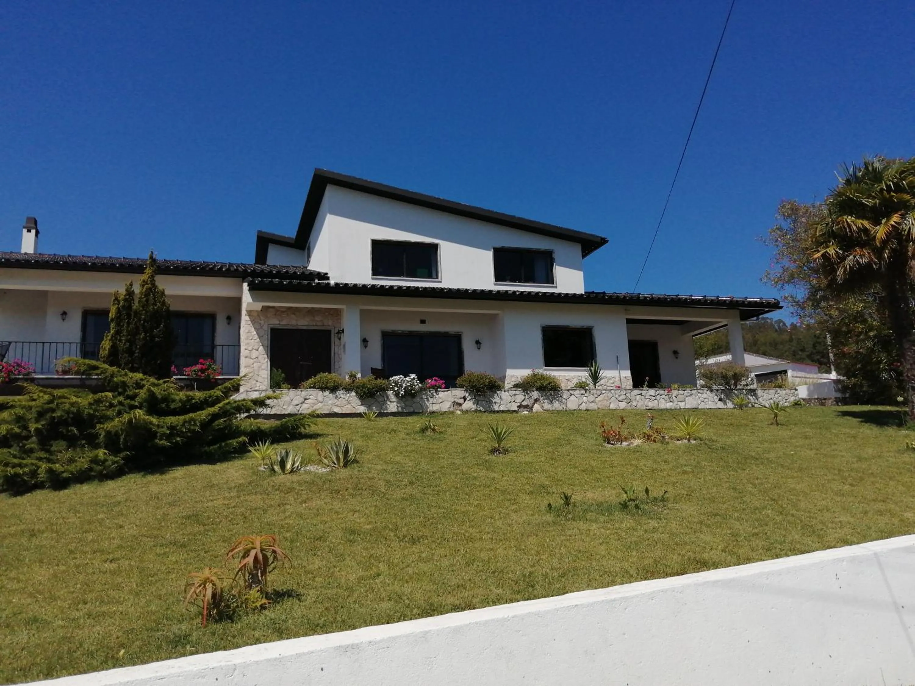 Property building in BB Silvercoast Casa das Flores