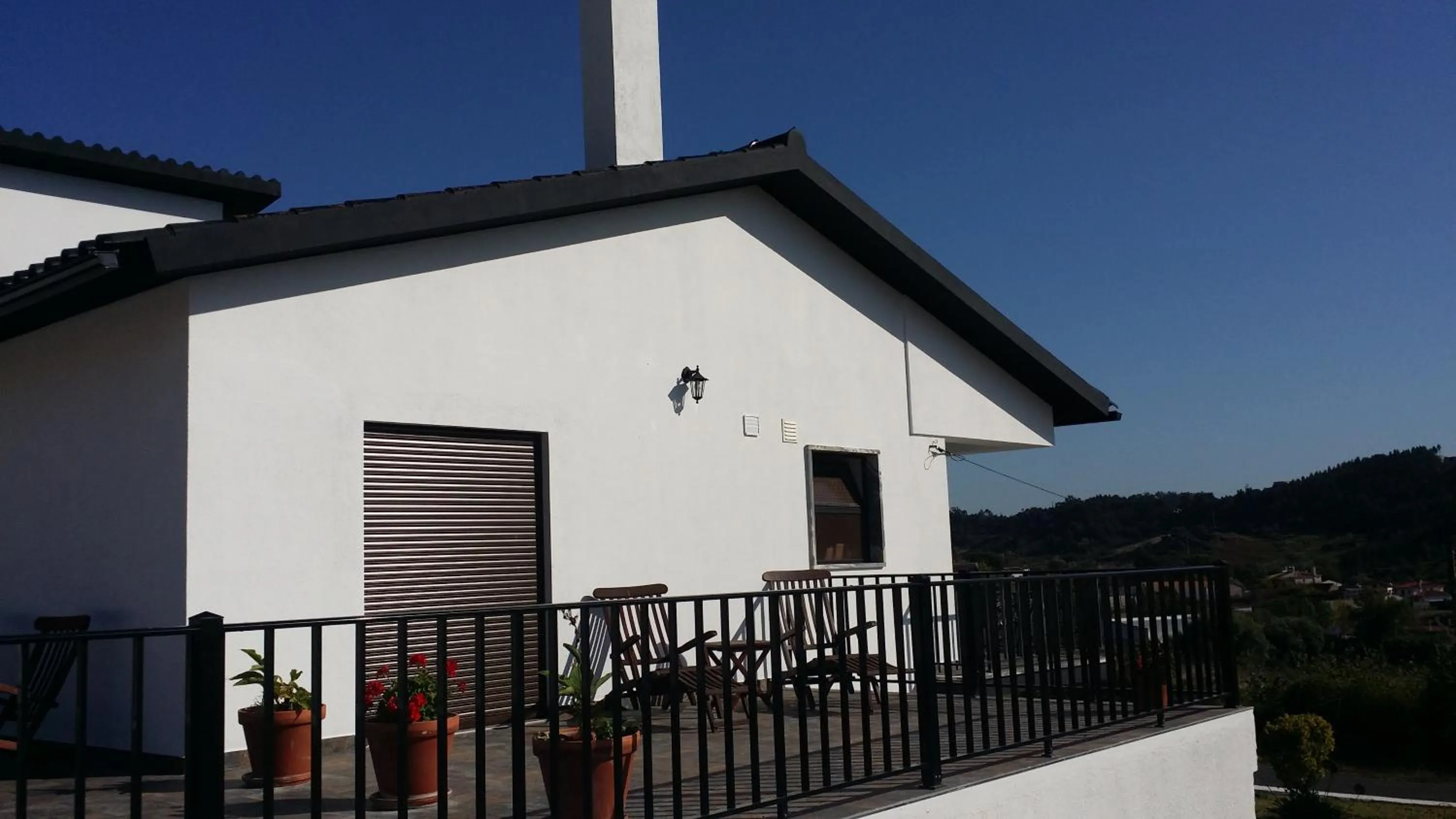 Property building in BB Silvercoast Casa das Flores