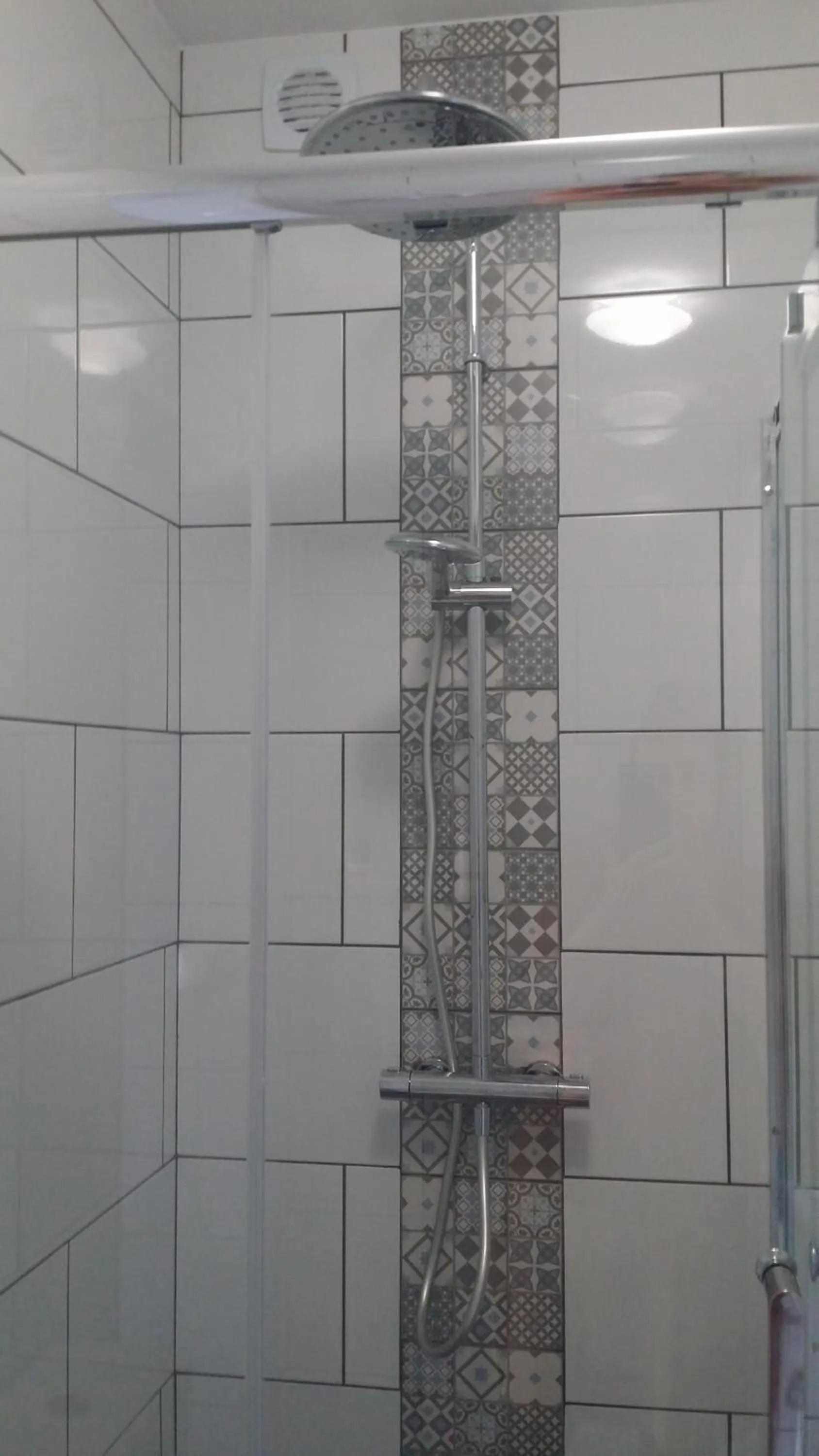 Shower in BB Silvercoast Casa das Flores