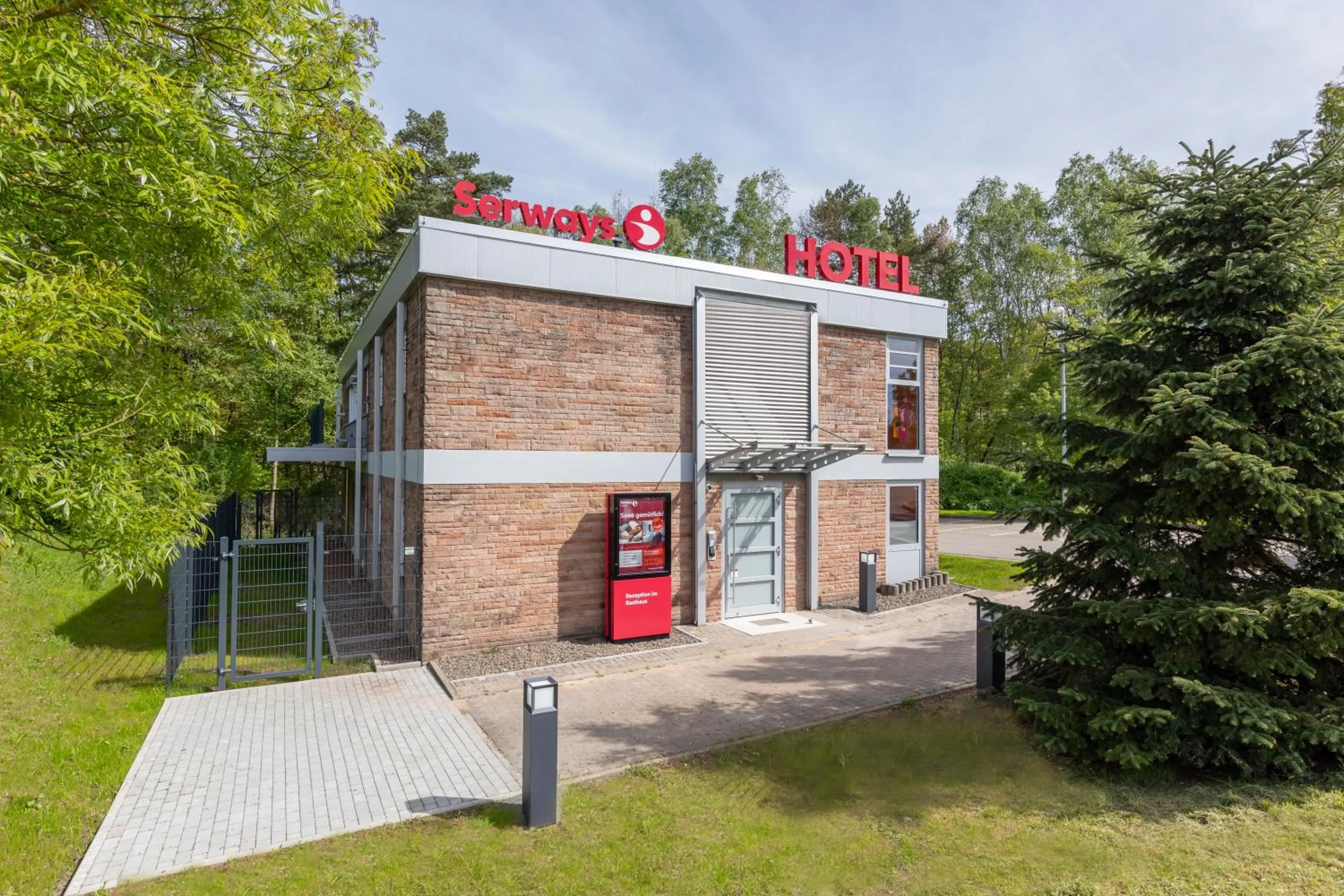 Facade/entrance in Serways Hotel Waldmohr