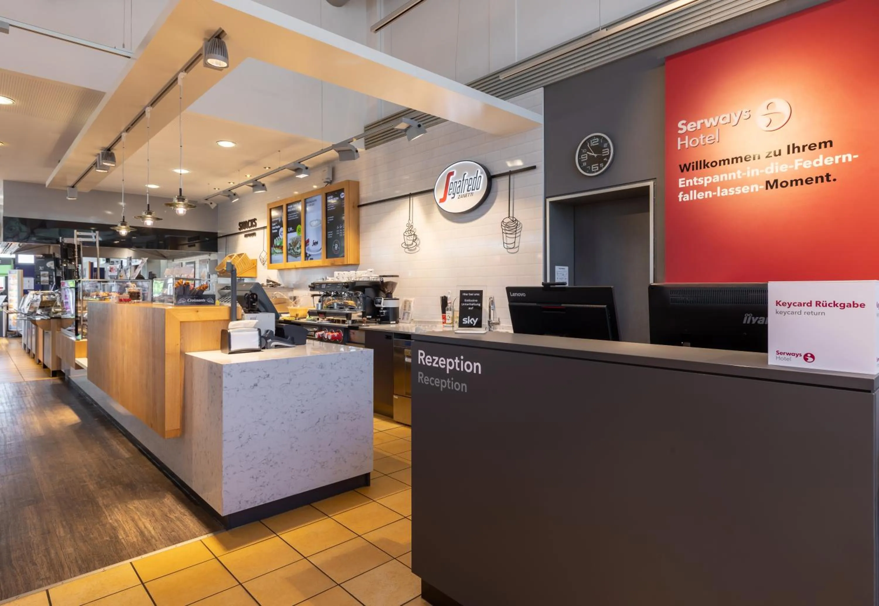 Lobby or reception in Serways Hotel Waldmohr