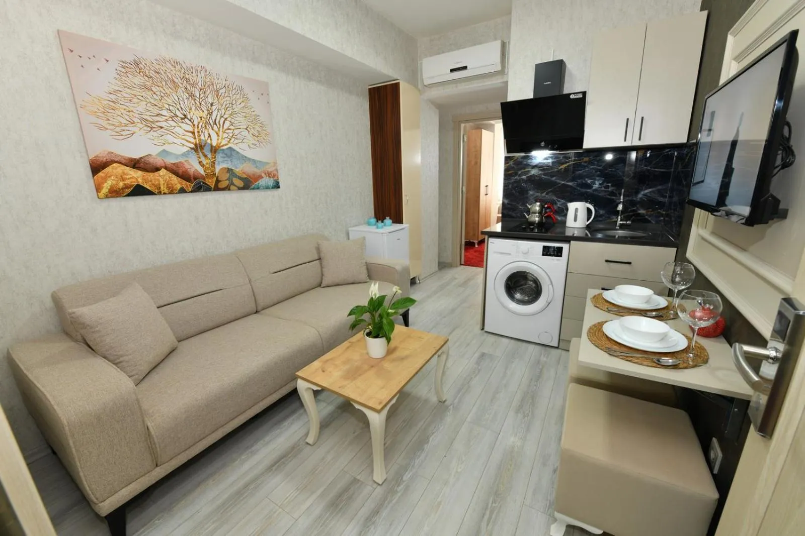 Communal lounge/ TV room in Sea Moon Hotel