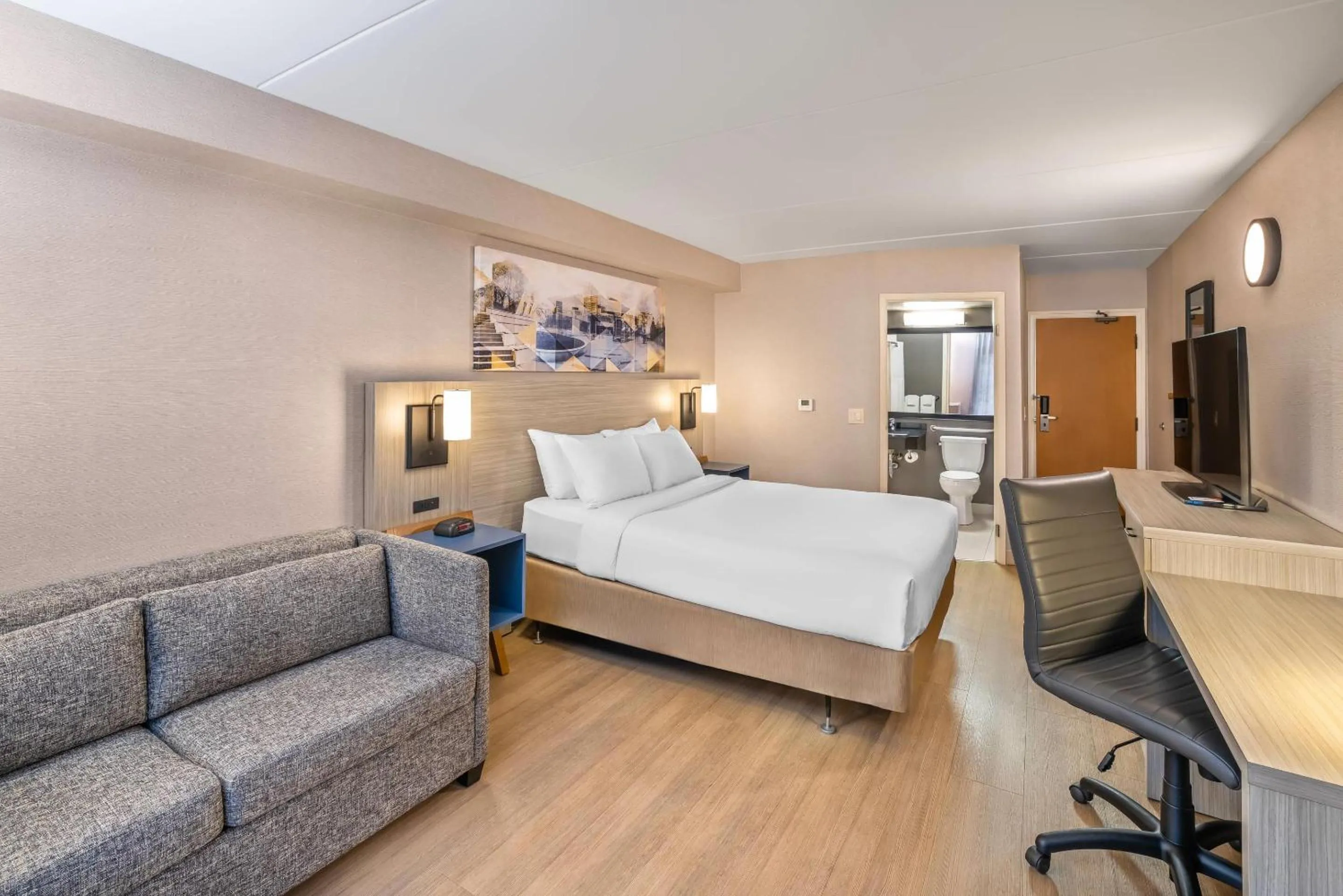 Bedroom, Bed in Comfort Inn East