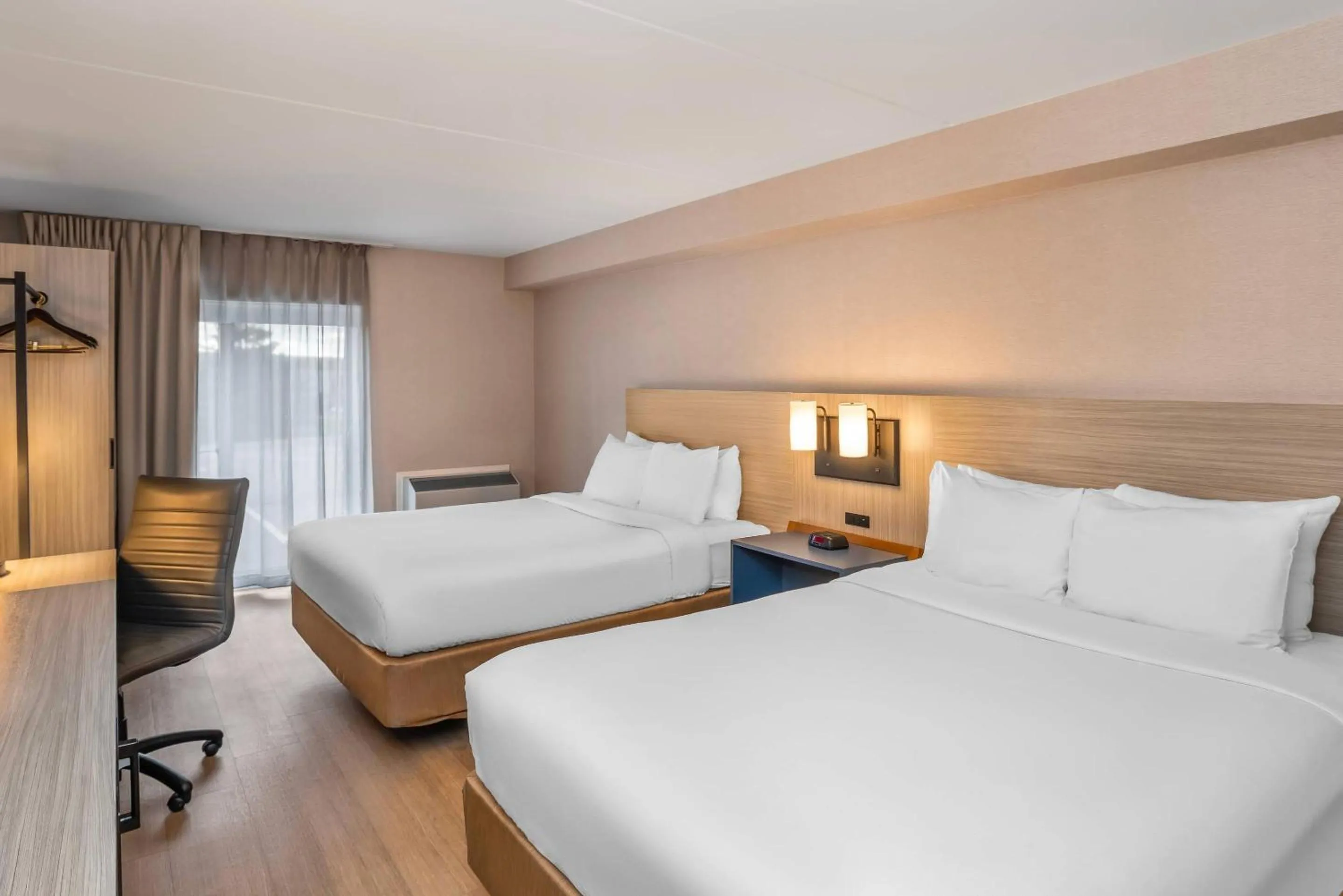 Bedroom, Bed in Comfort Inn East