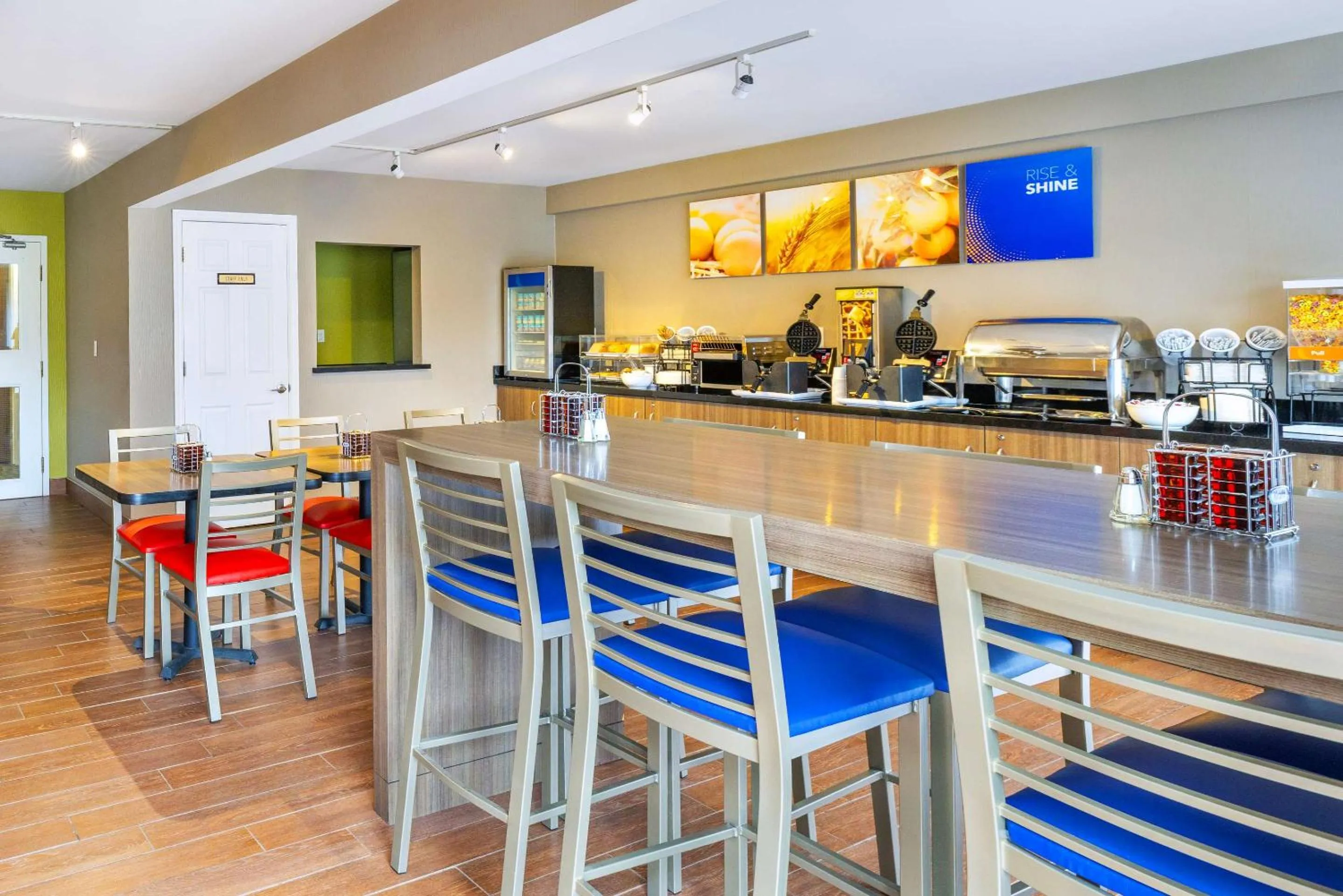 Breakfast in Comfort Inn East