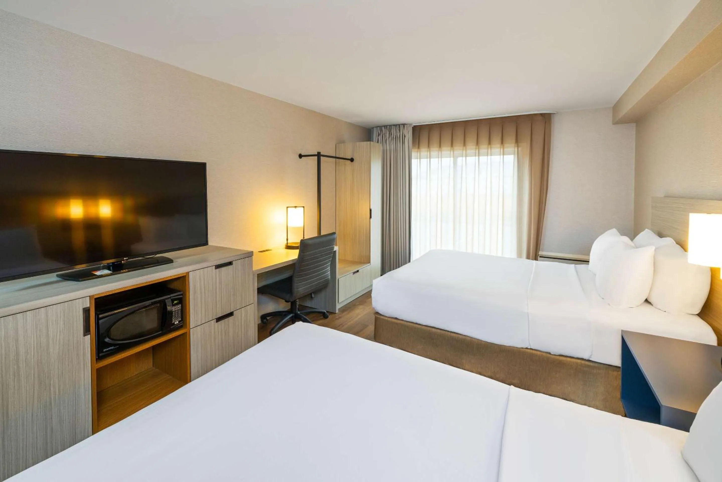 Bedroom, Bed in Comfort Inn East