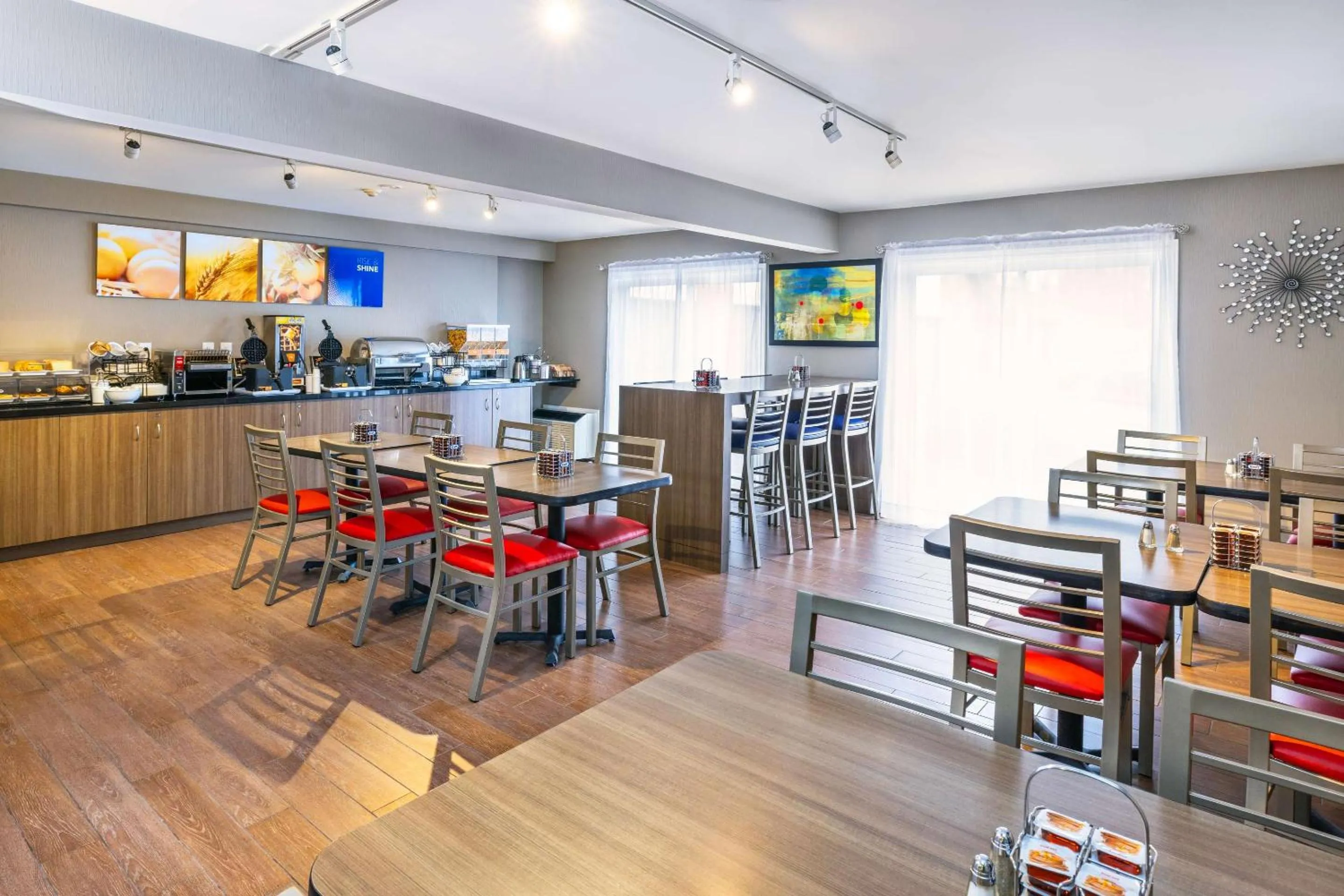 Breakfast in Comfort Inn East