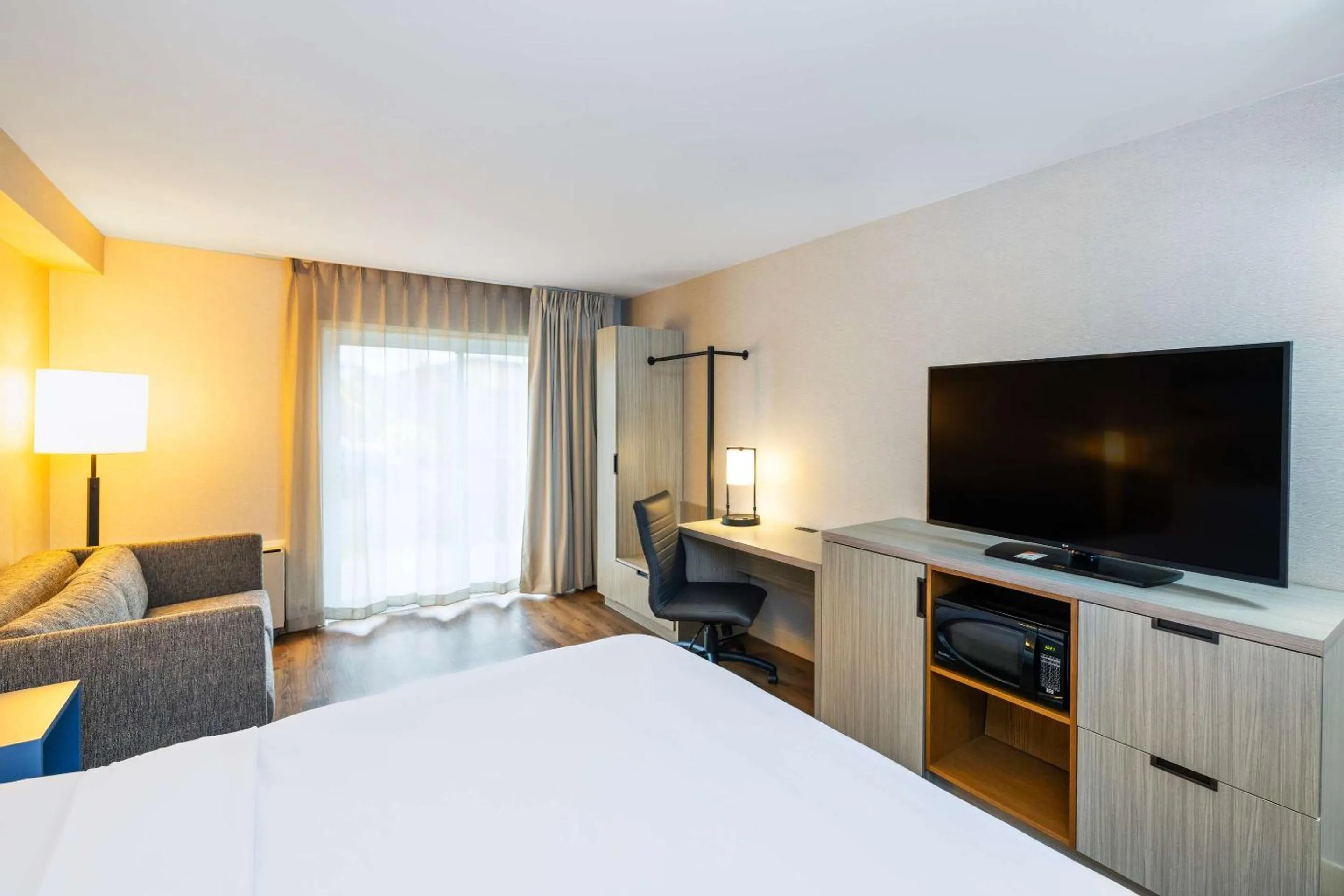 Bedroom, Bed in Comfort Inn East