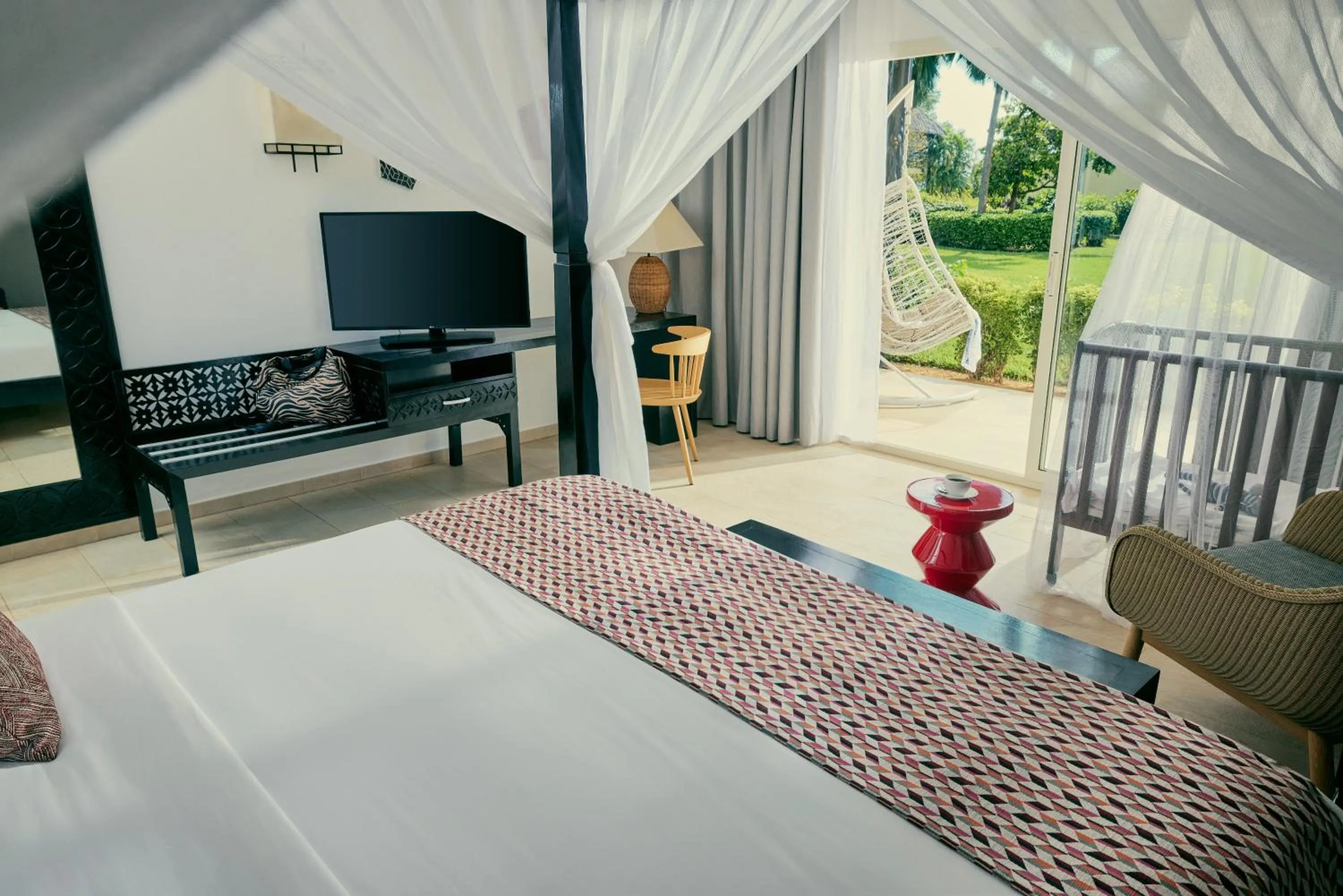 Garden view, Bed in TUI BLUE Bahari Zanzibar