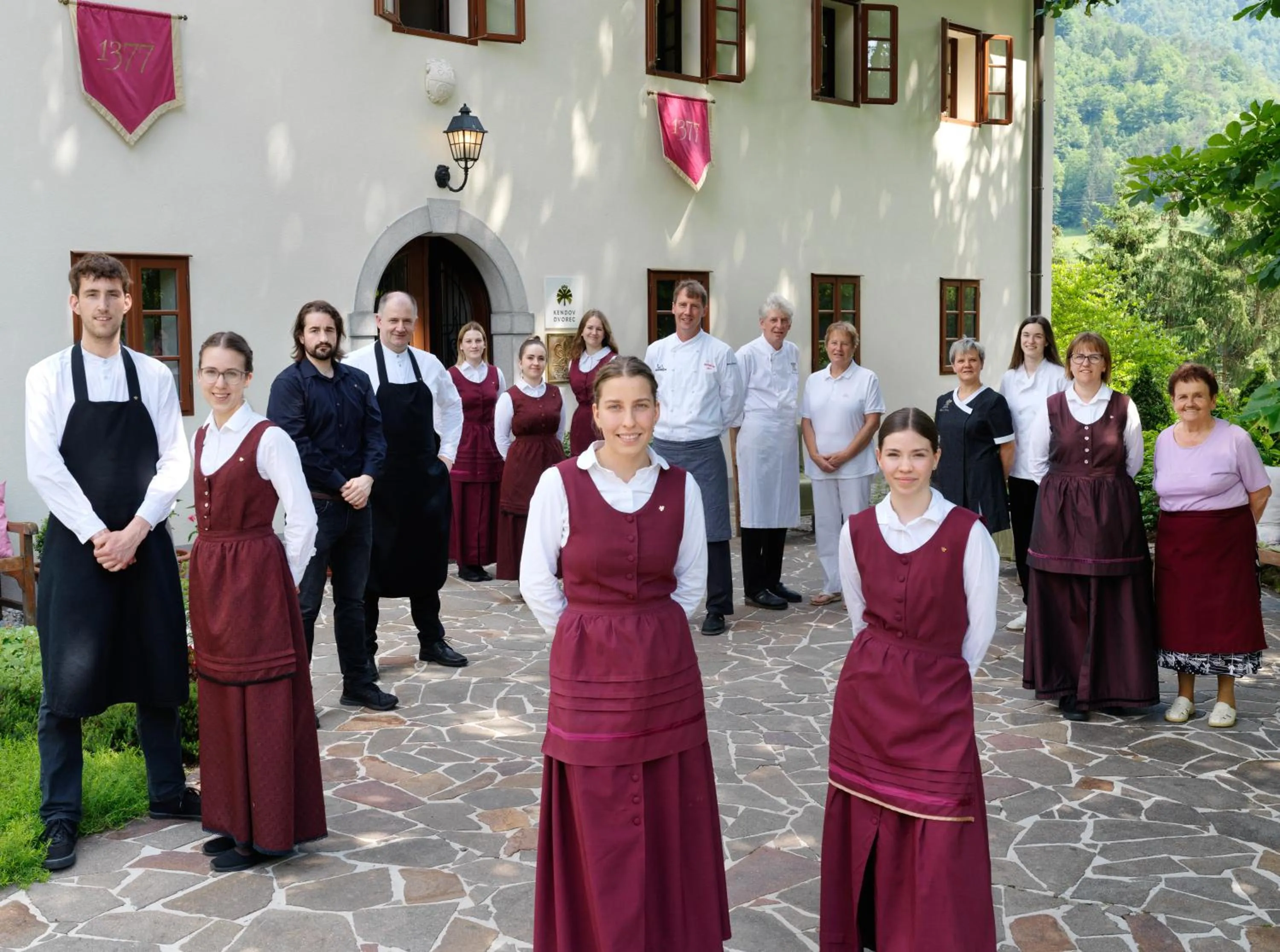 People in Kendov Dvorec