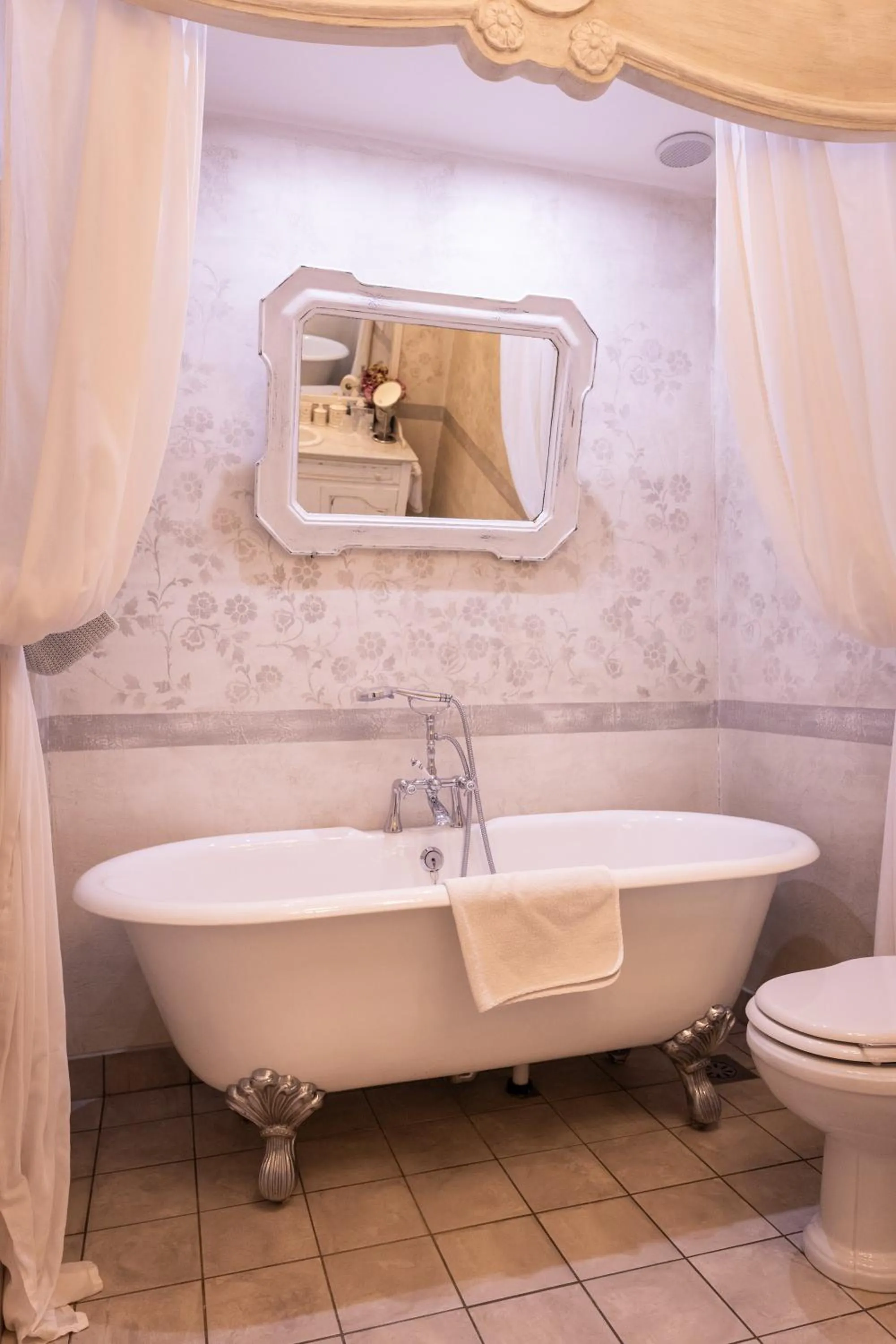 Bath in Kendov Dvorec