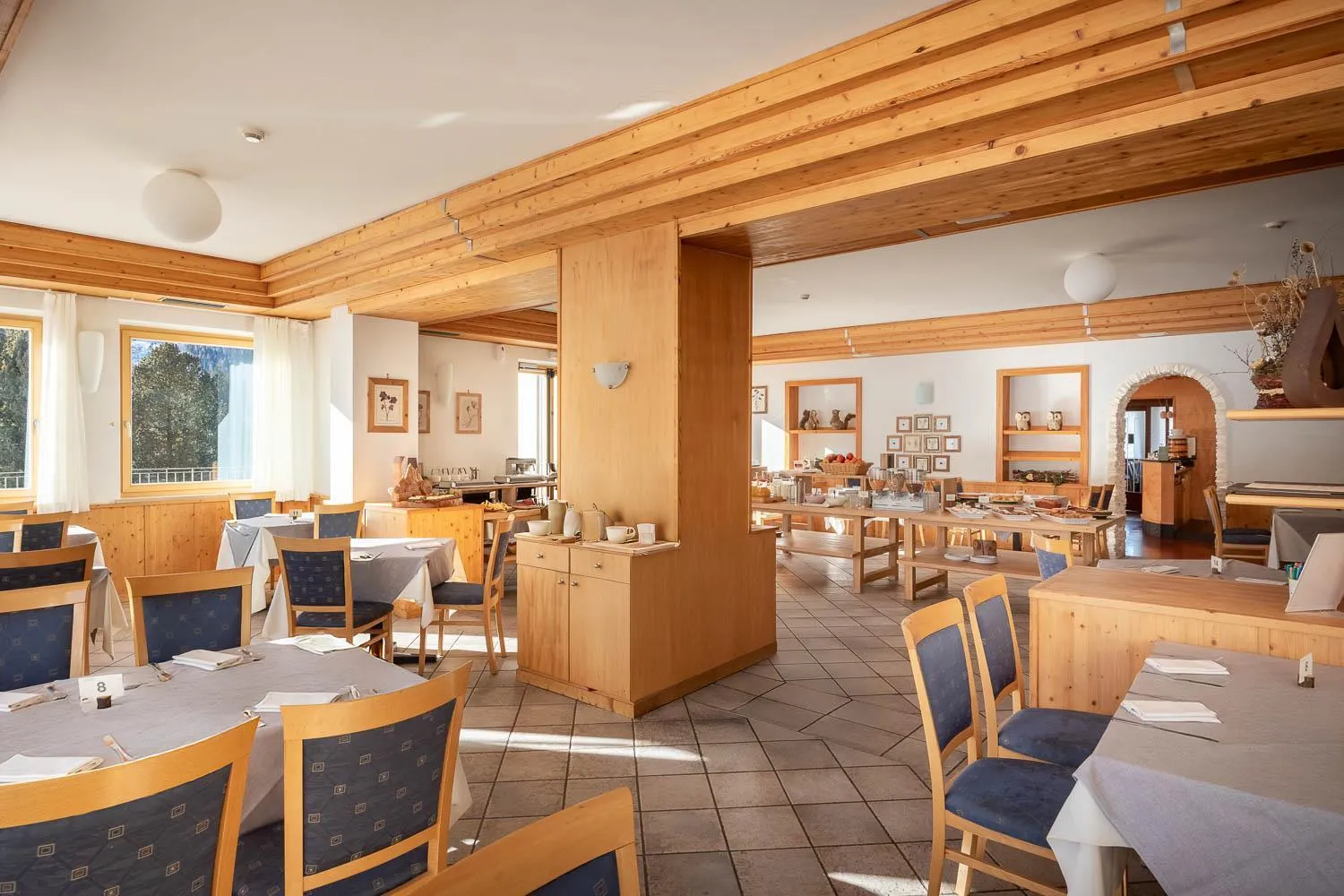 Restaurant/places to eat in Phi Hotel Bellamonte