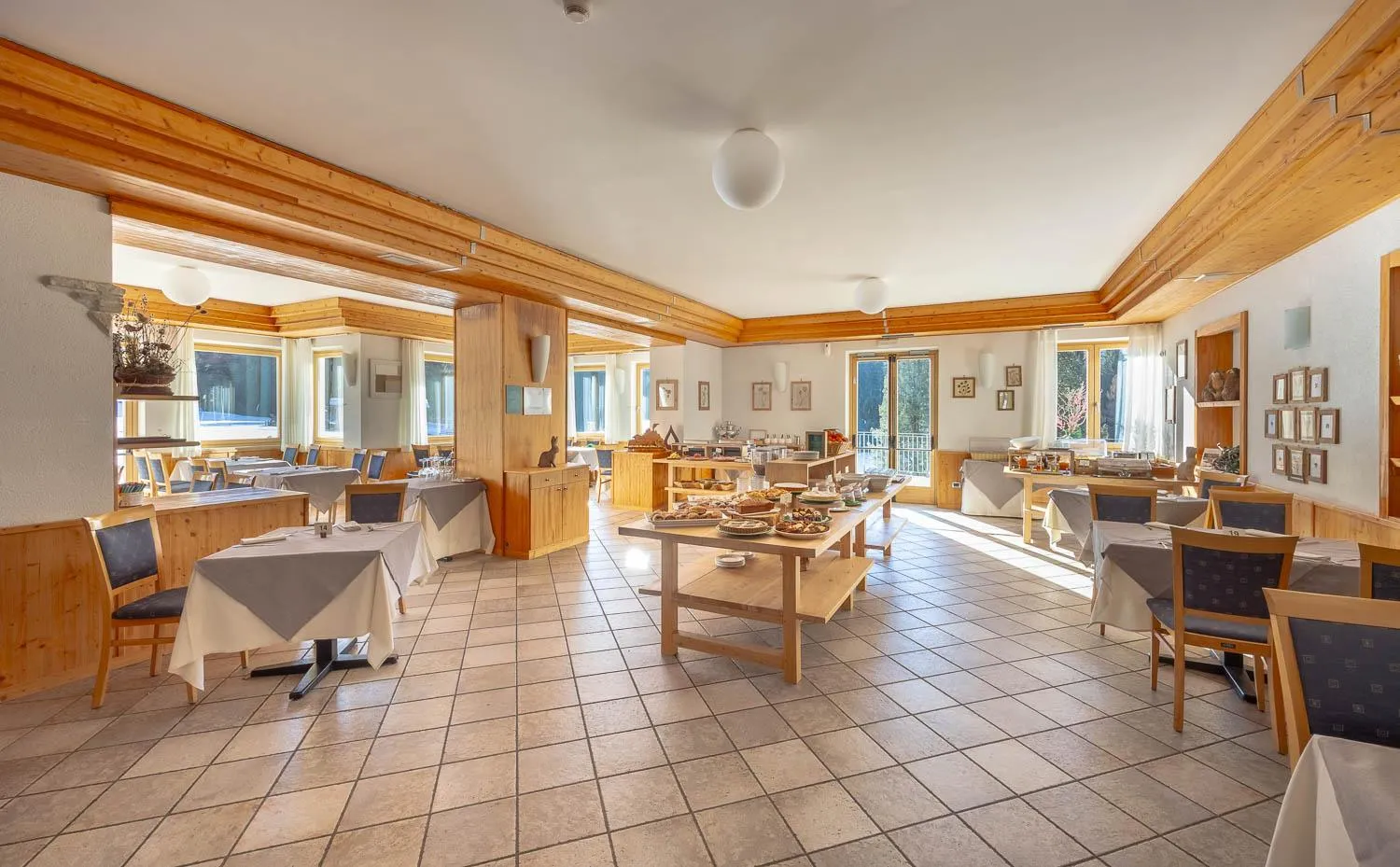 Buffet breakfast in Phi Hotel Bellamonte