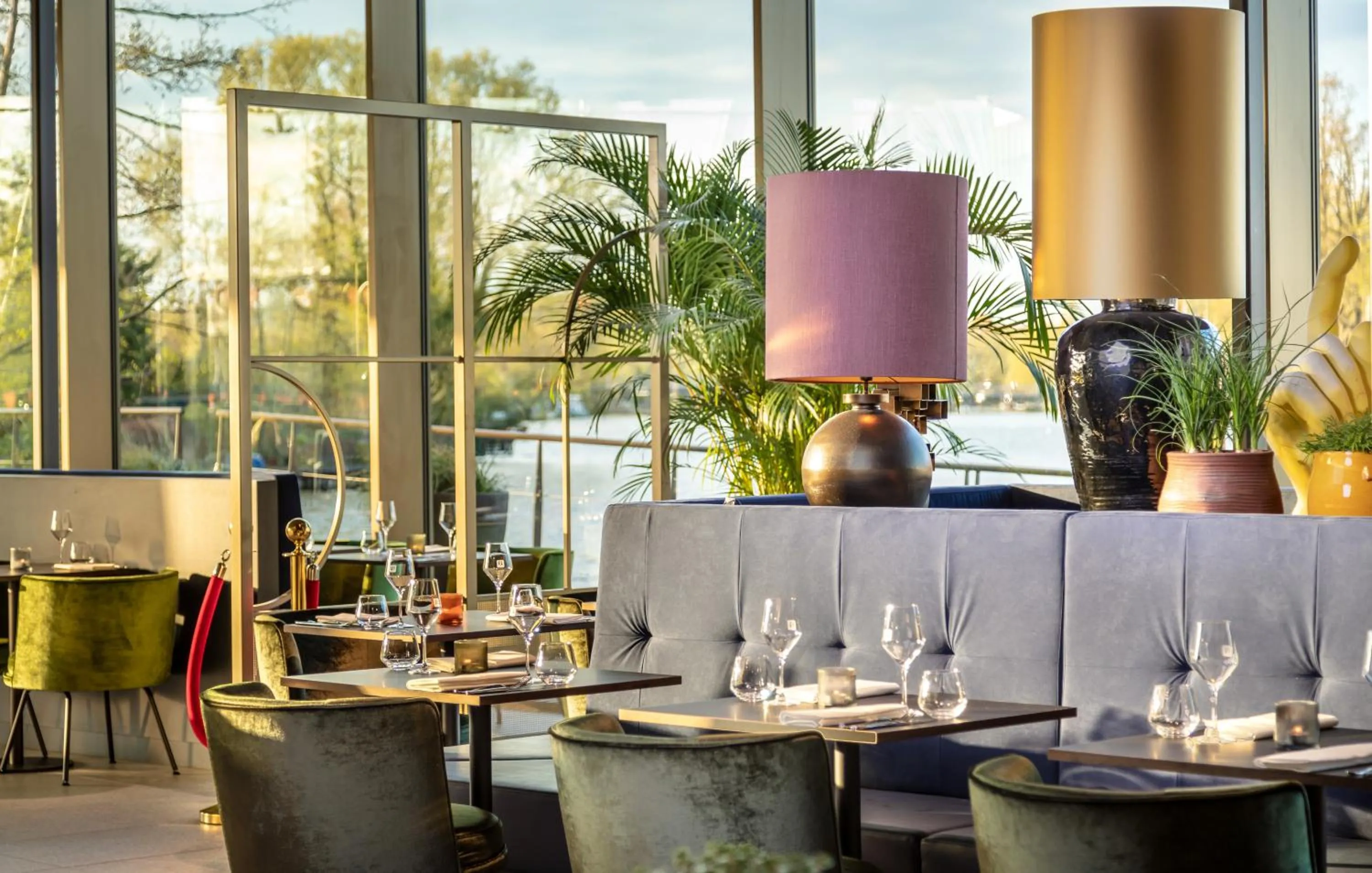 Restaurant/places to eat in Olympic Hotel