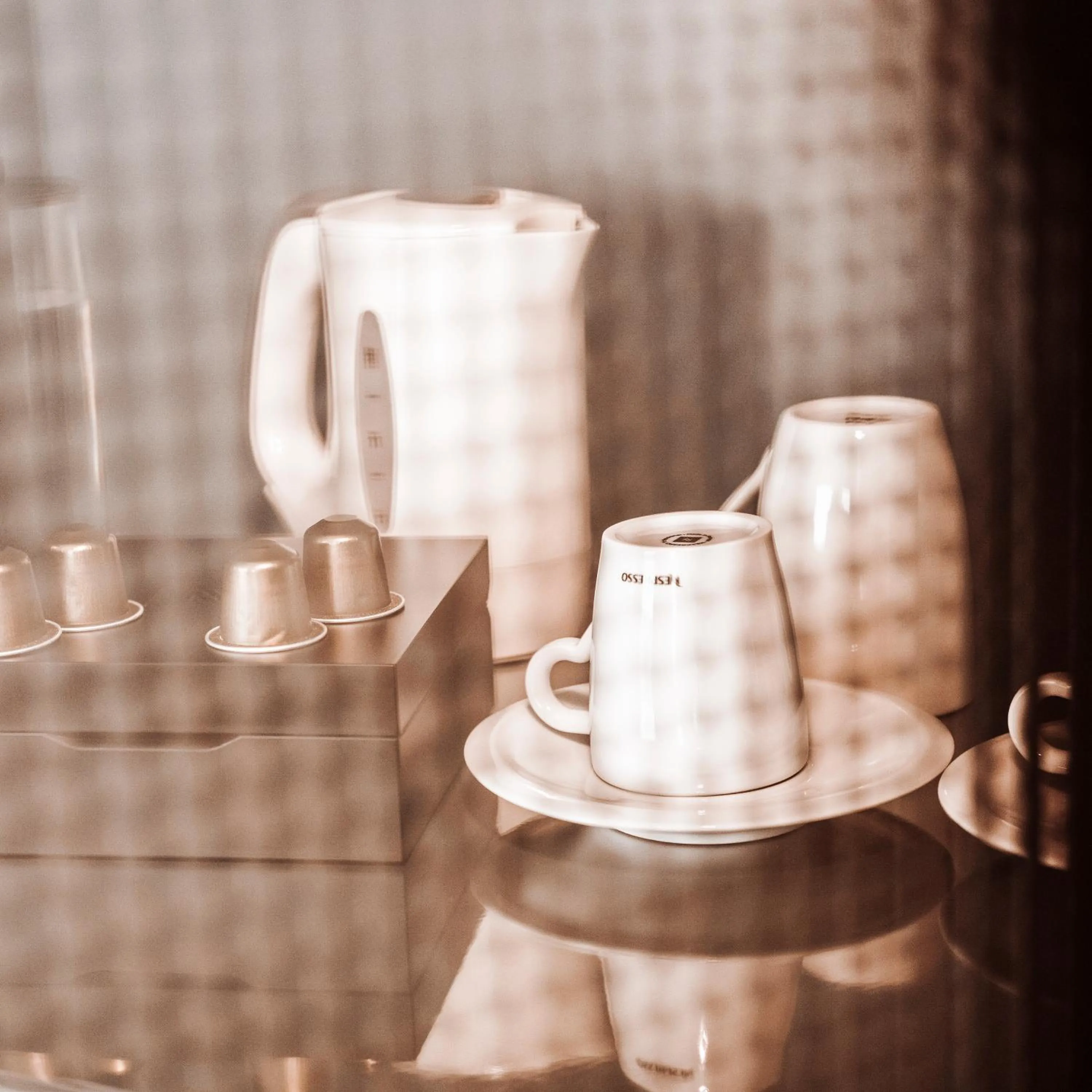 Coffee/tea facilities in Olympic Hotel