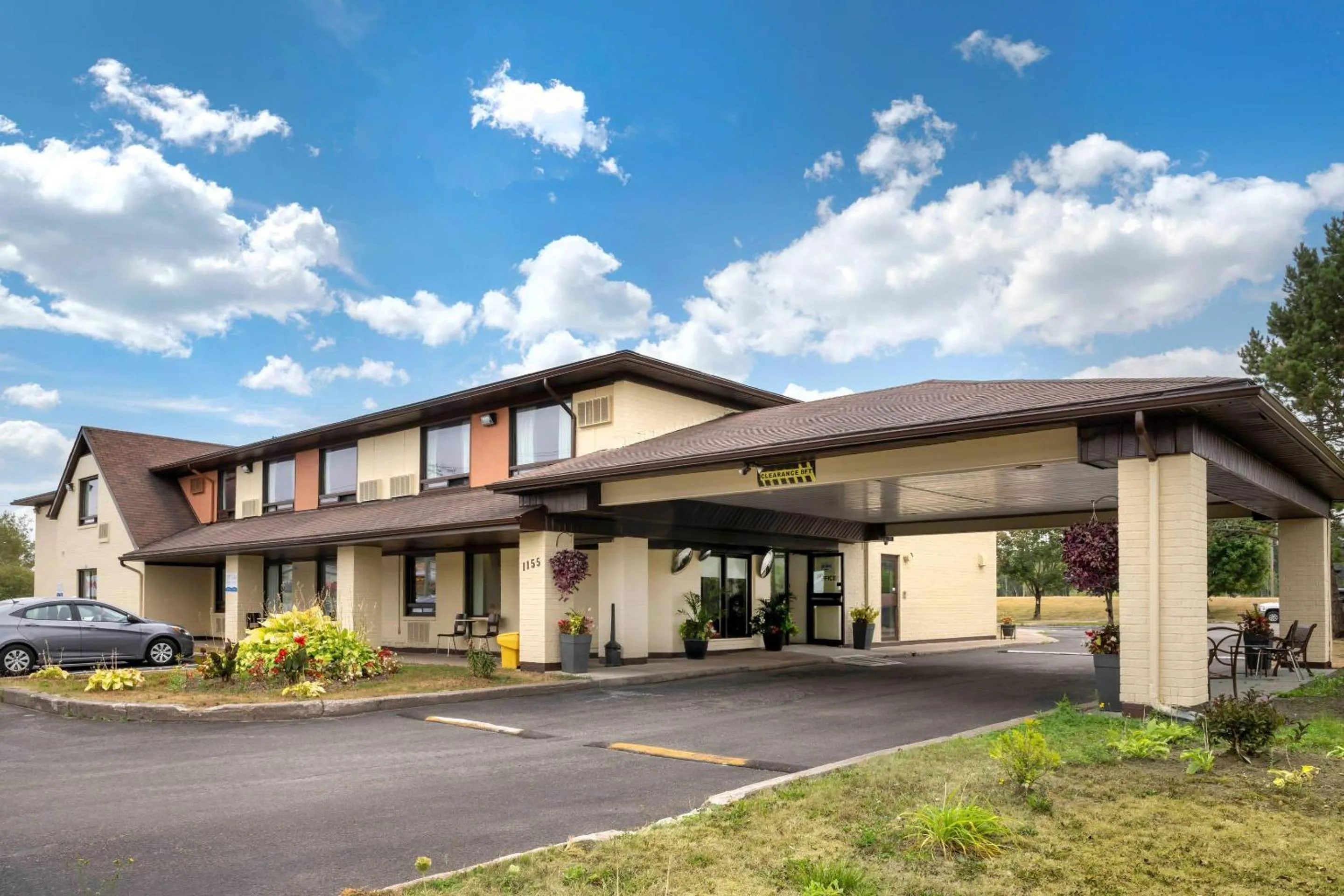 Property building in Rodeway Inn